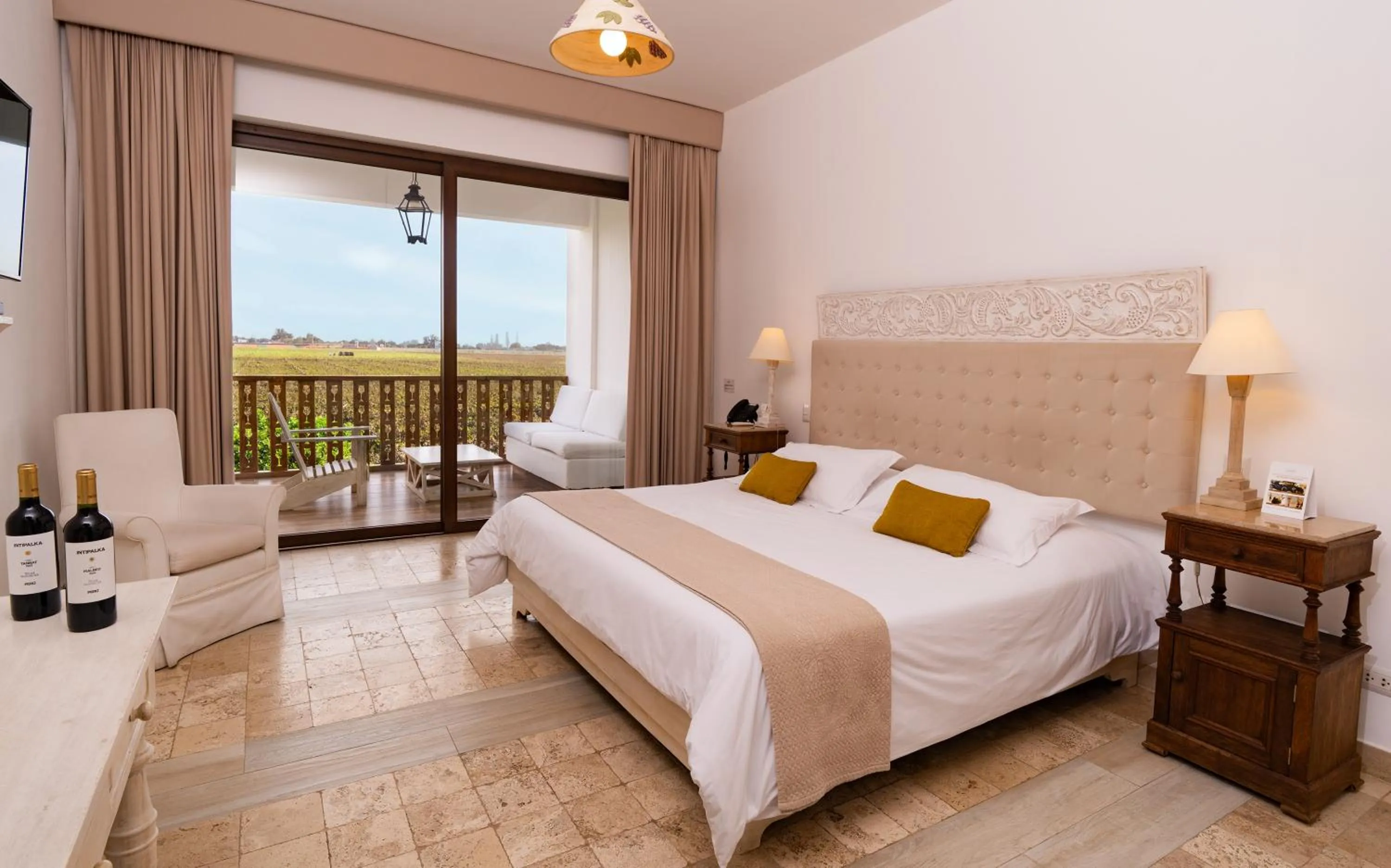 Bedroom, Bed in Hotel Viñas Queirolo