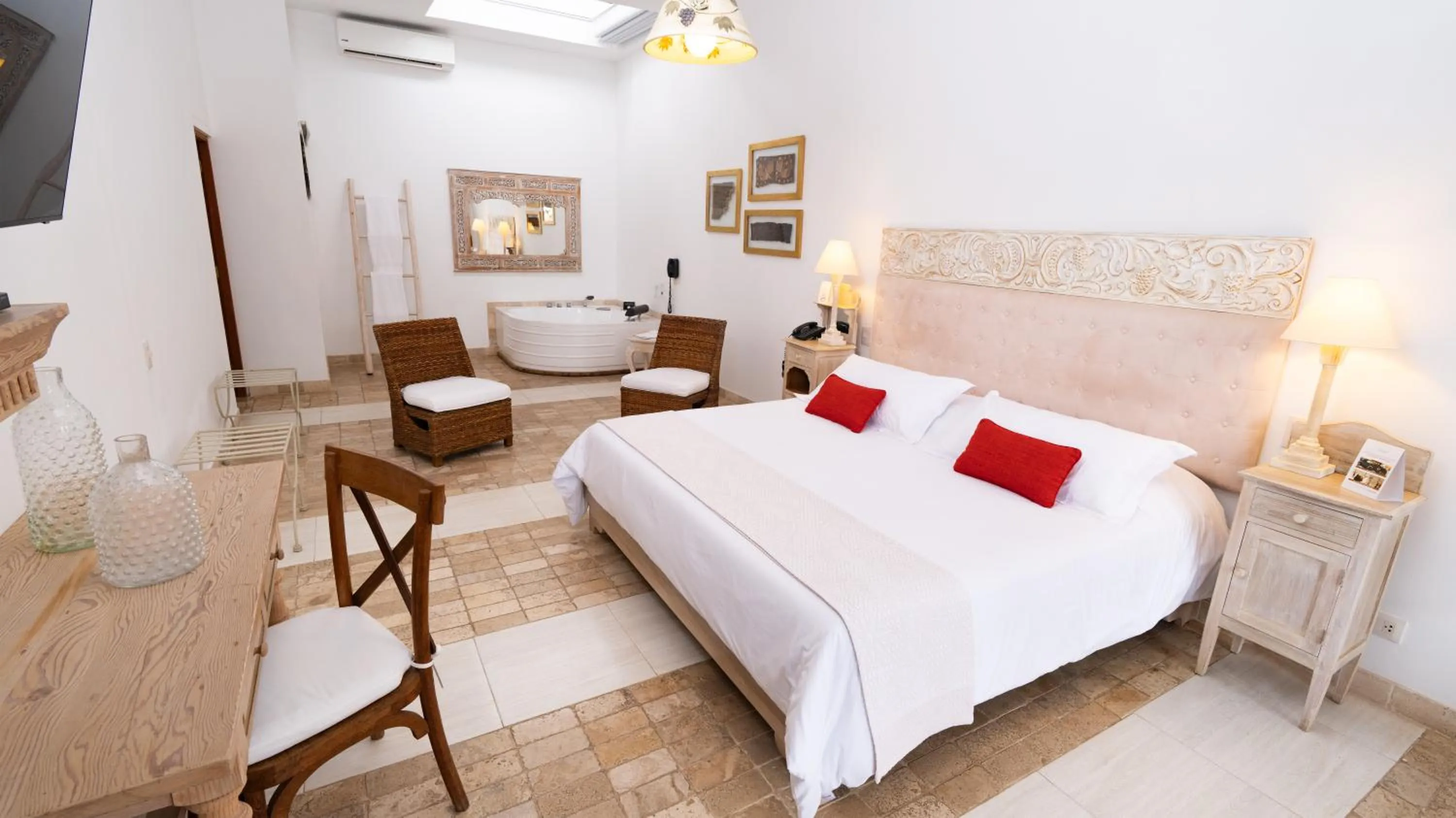 Bedroom, Bed in Hotel Viñas Queirolo