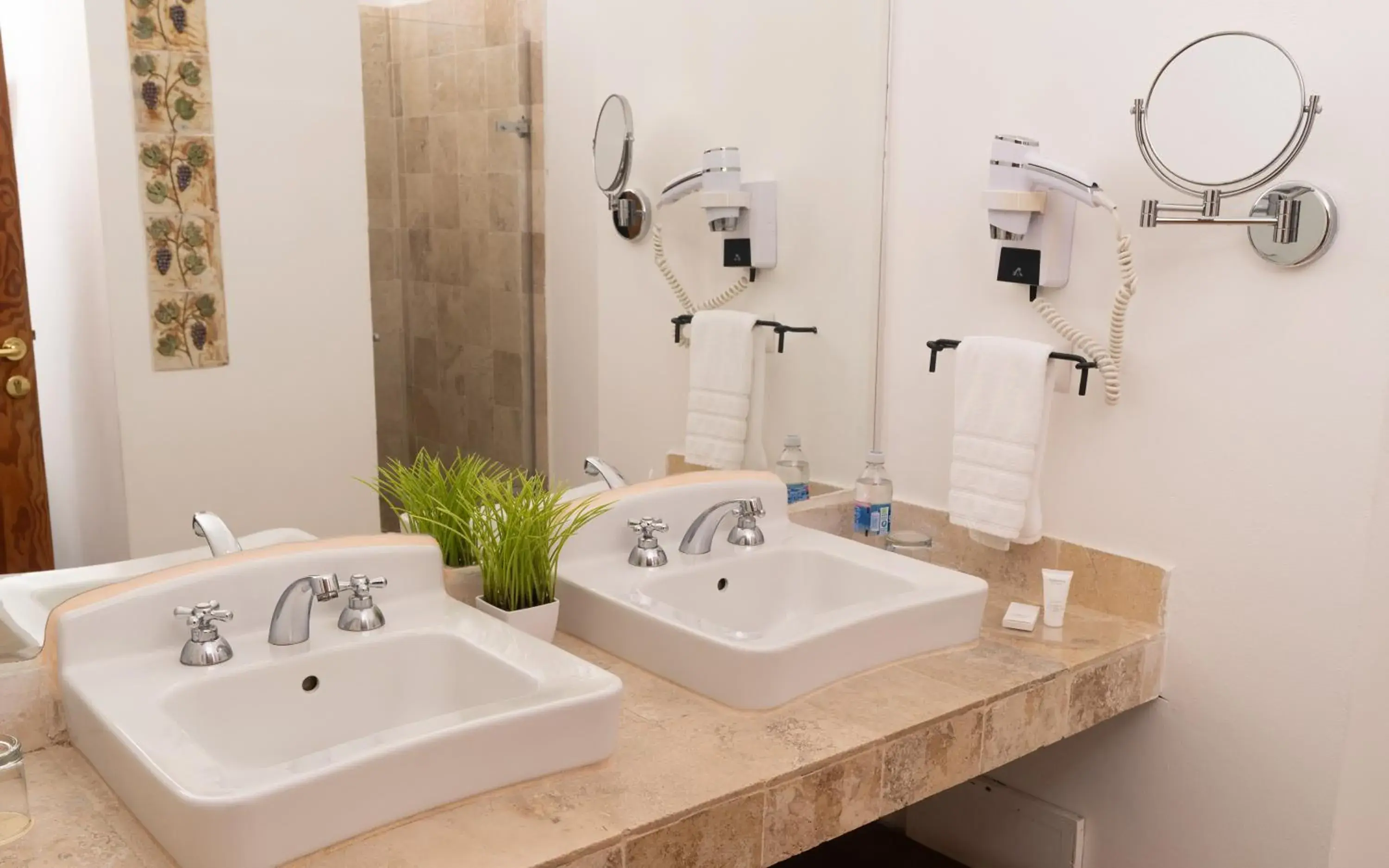 Superior King Room with Pool View in Hotel Viñas Queirolo Superior King Room with Pool View in Hotel Viñas Queirolo