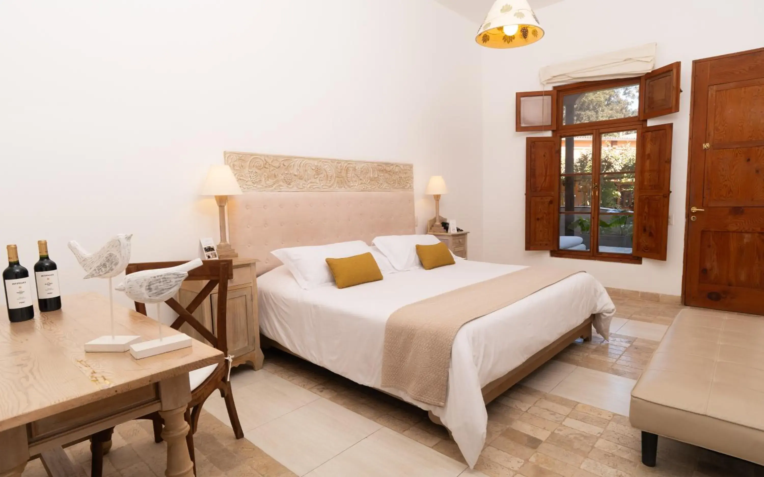 Superior King Room with Pool View in Hotel Viñas Queirolo Superior King Room with Pool View in Hotel Viñas Queirolo