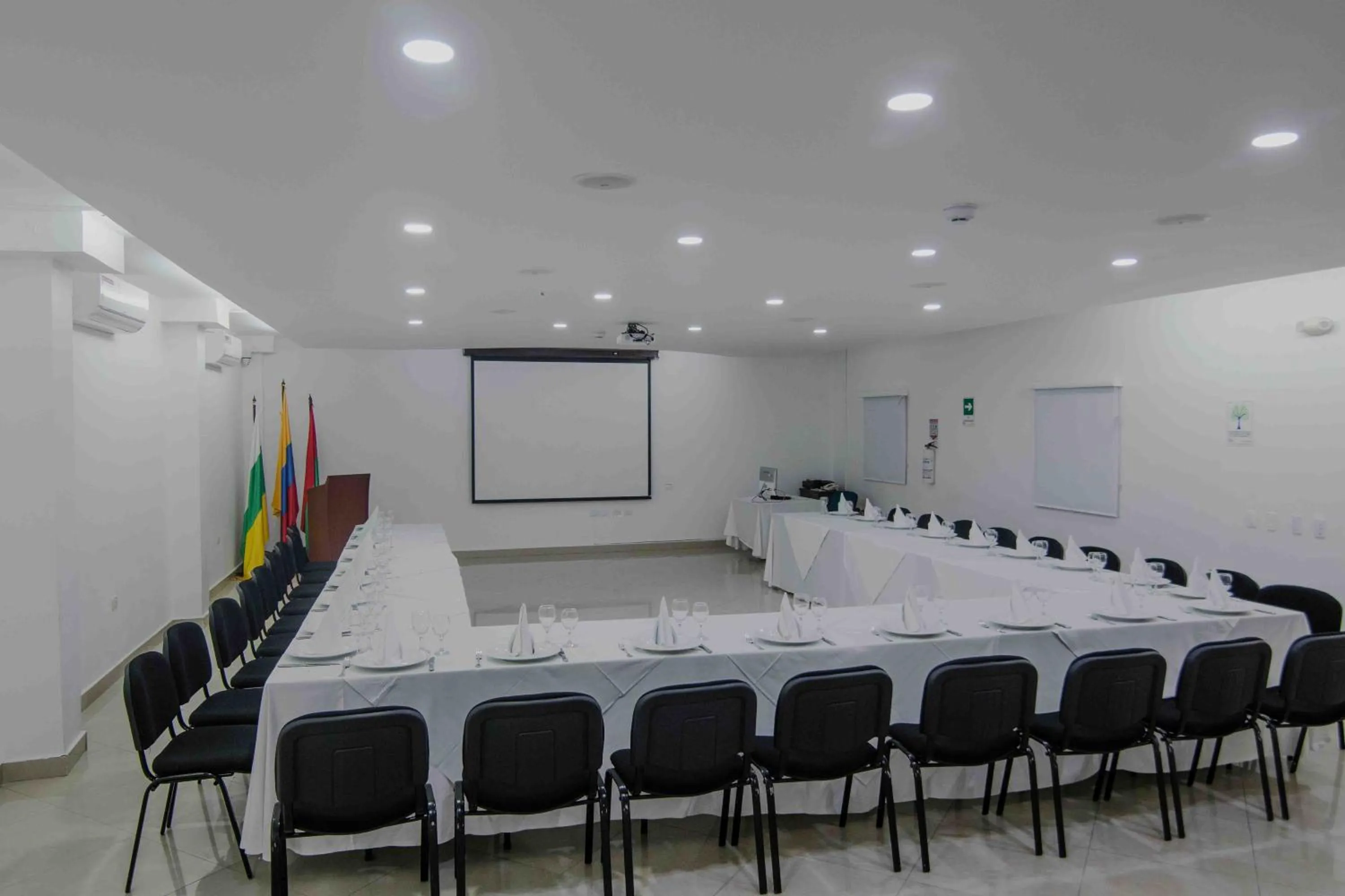 Lounge or bar in Hotel Neiva Plaza