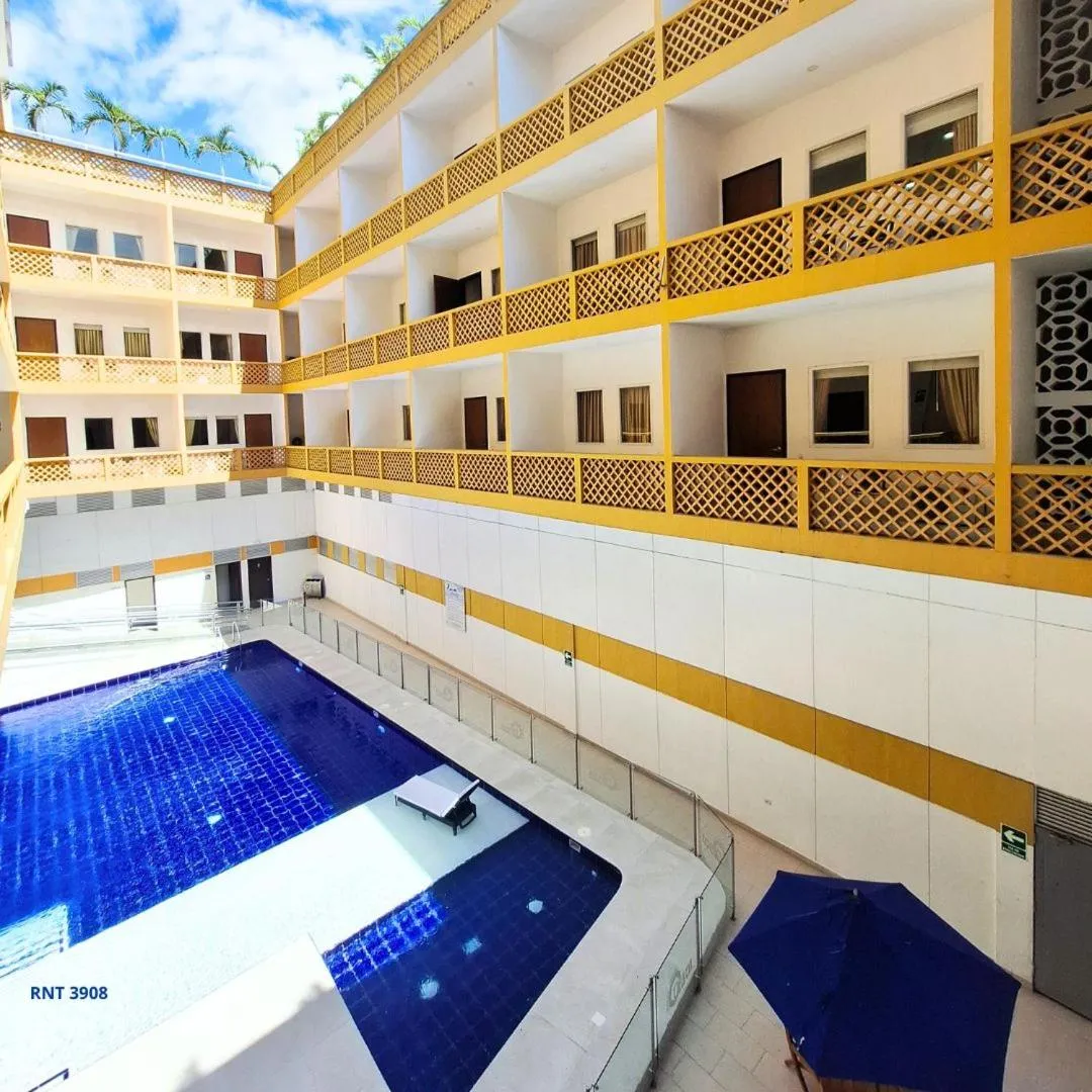 Swimming pool in Hotel Neiva Plaza