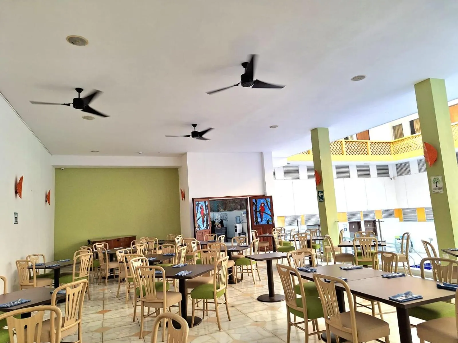 Restaurant/places to eat in Hotel Neiva Plaza
