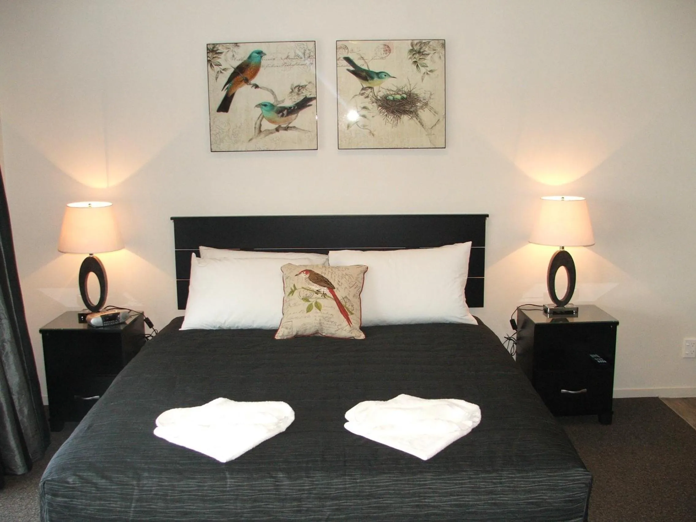 Bed in Greyfriars Motel