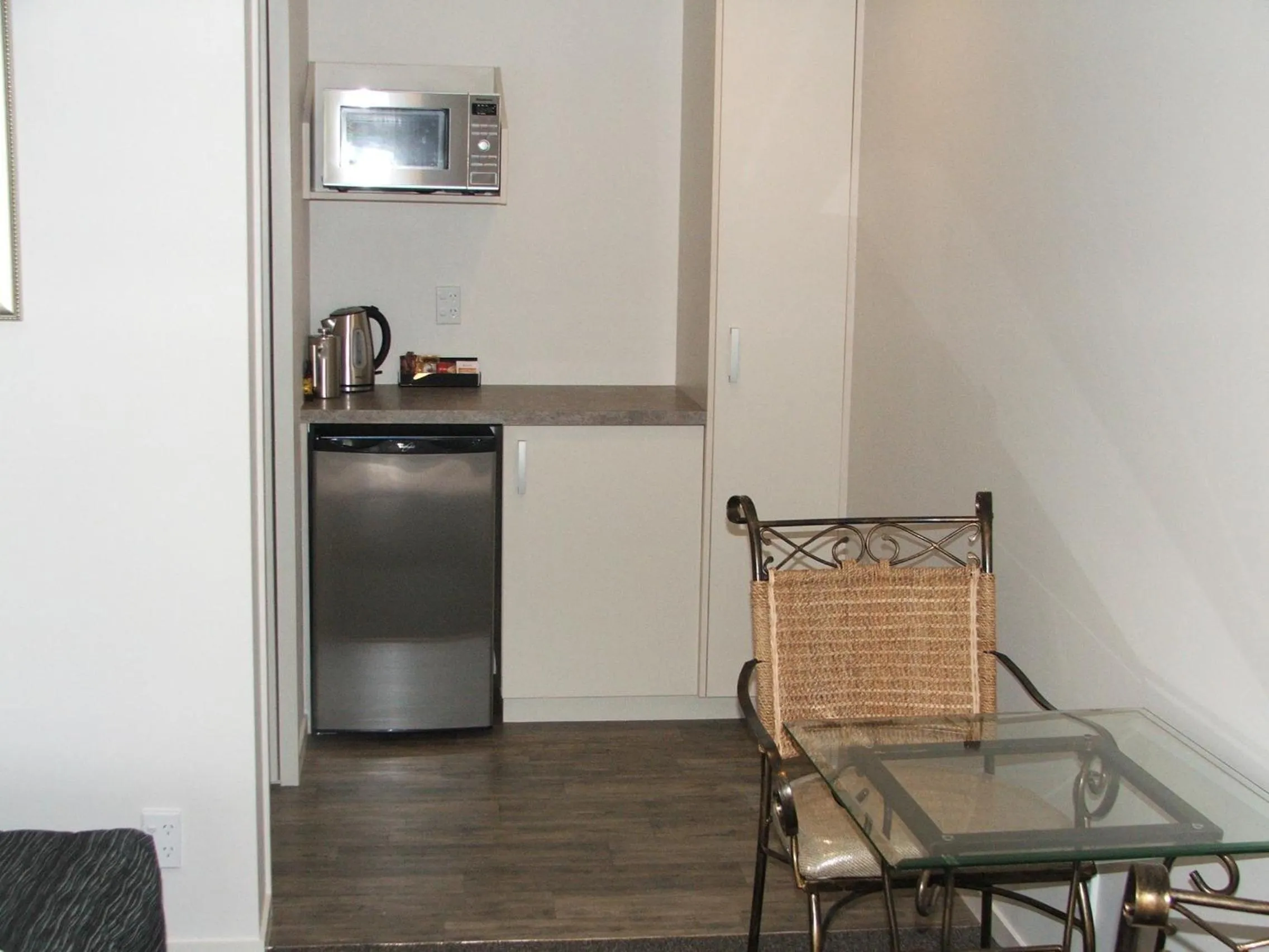 Kitchen or kitchenette in Greyfriars Motel