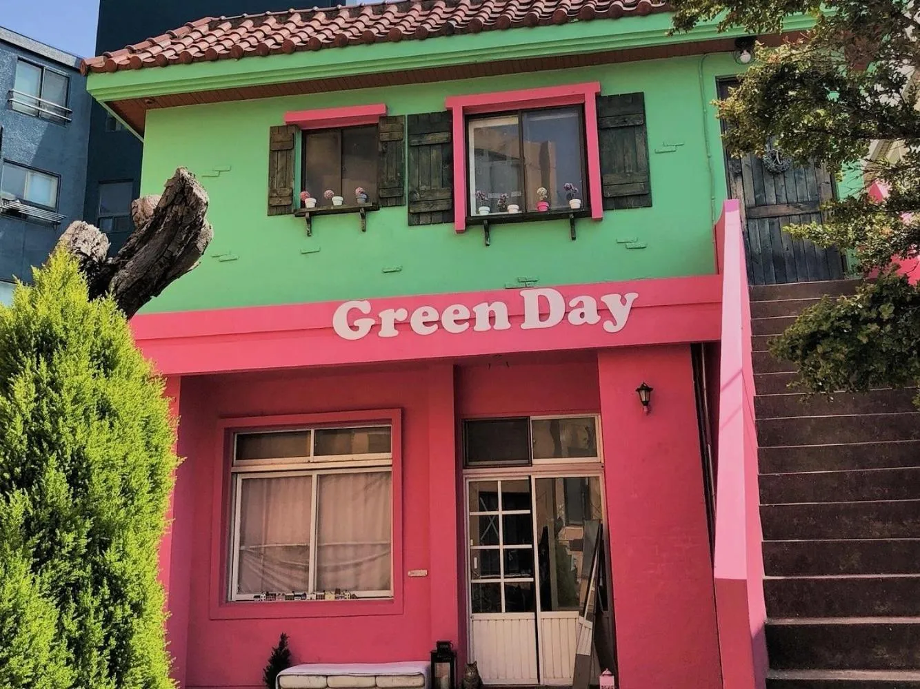 Facade/entrance in Greenday Guesthouse