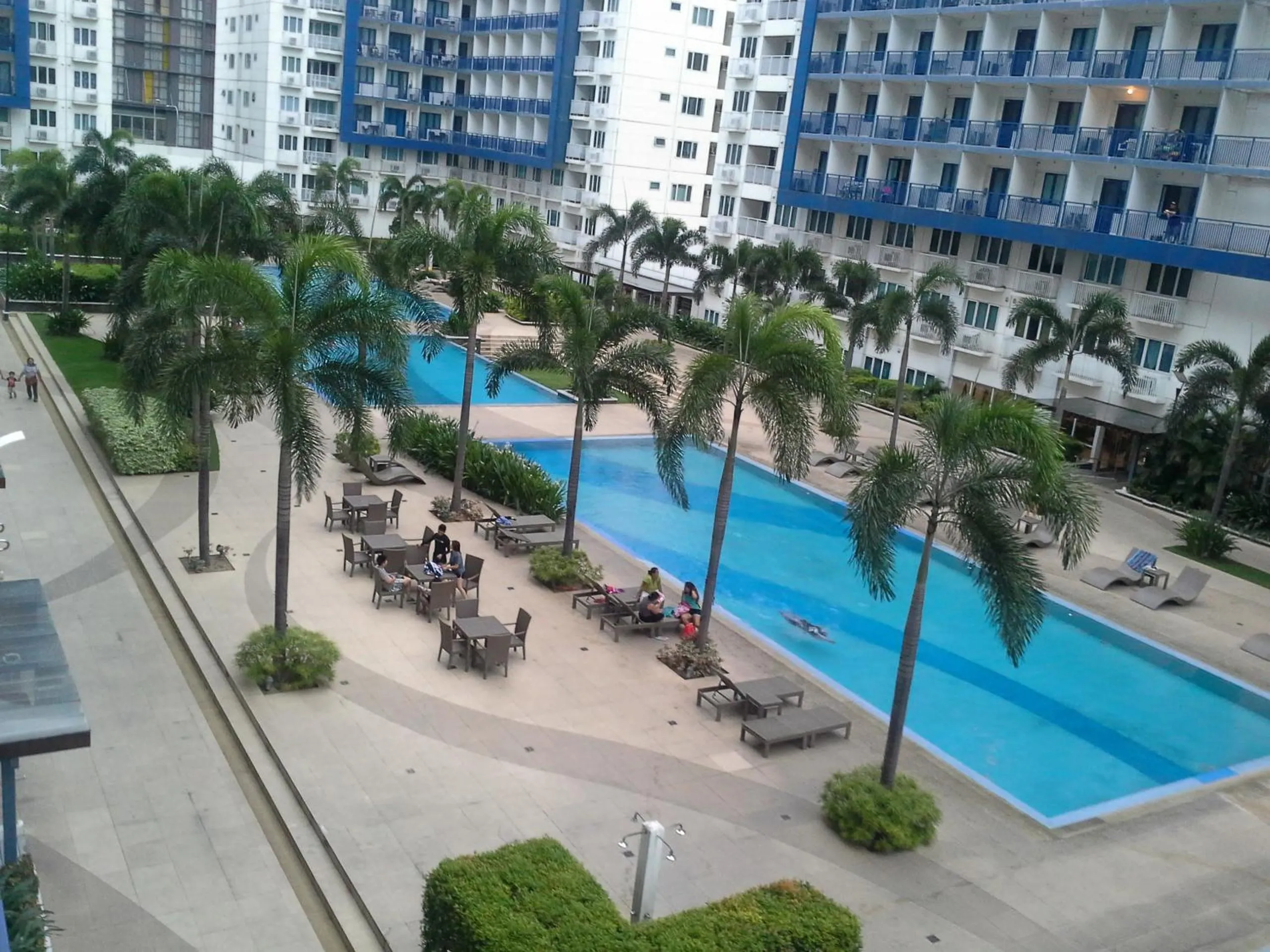 Swimming pool in MOA Rental