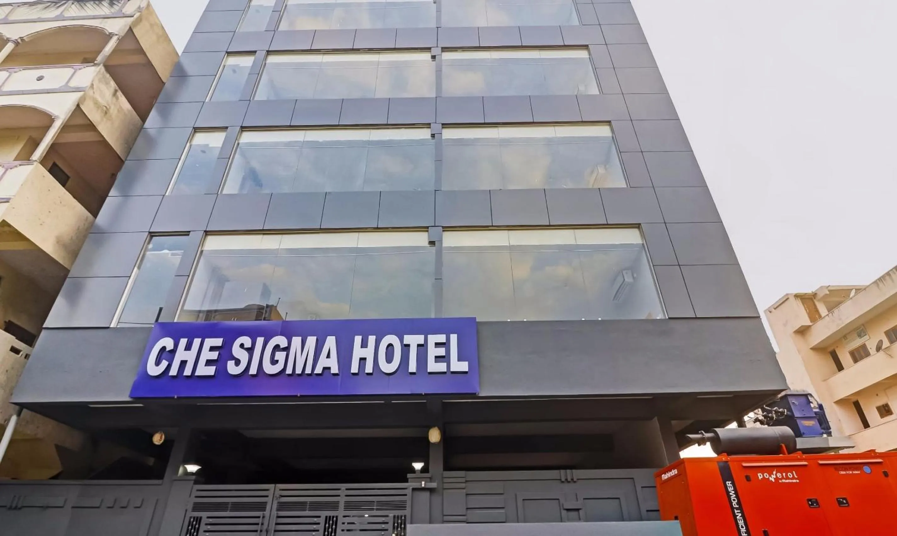 Facade/entrance in Super Townhouse Che Sigma