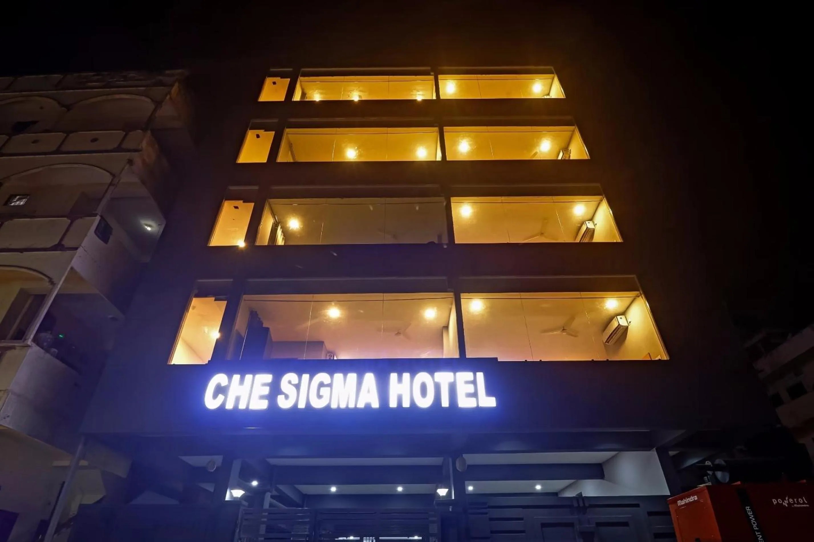 Facade/entrance in Super Townhouse Che Sigma