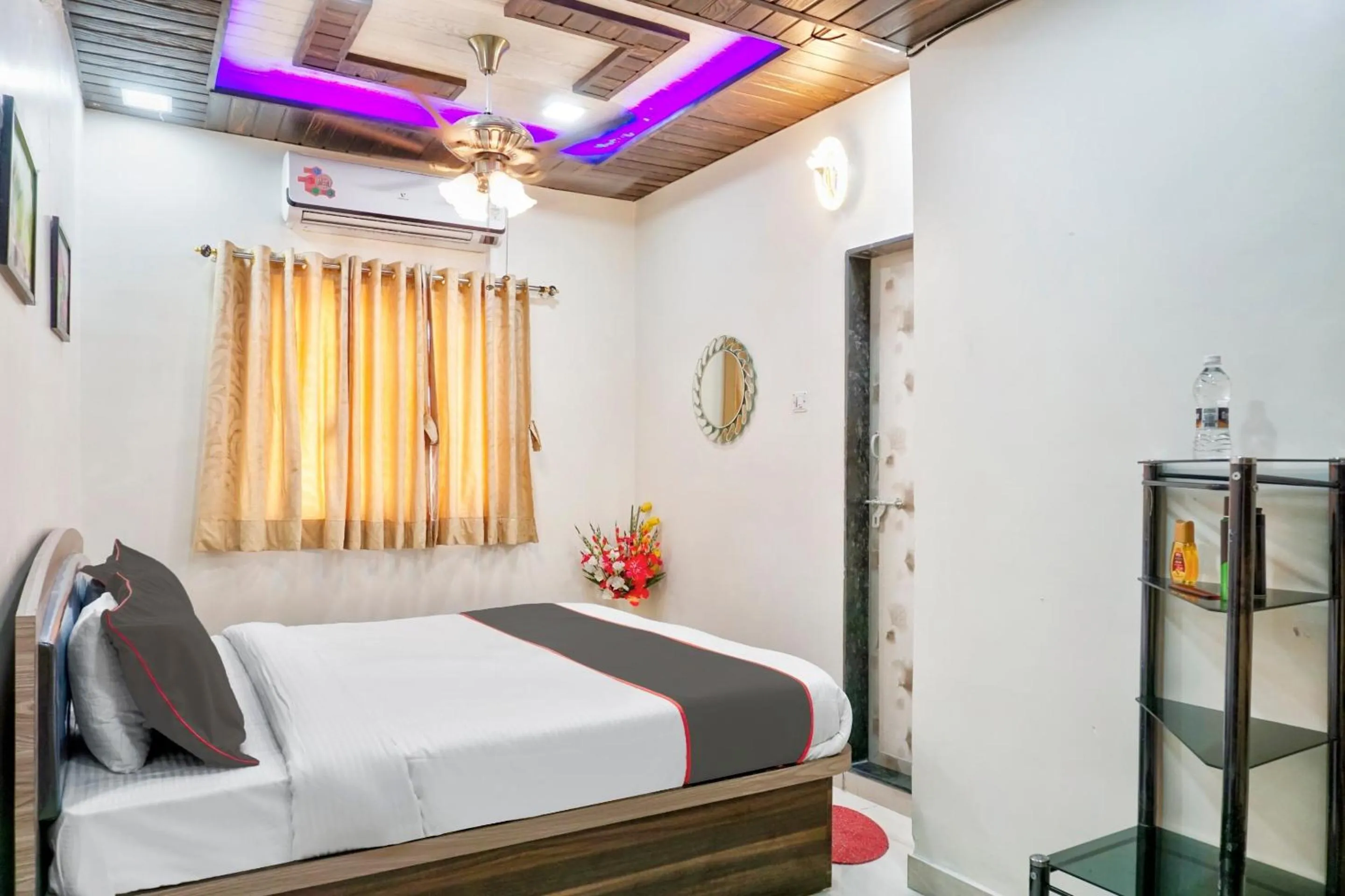 Bedroom in Hotel O Vardhan Executive