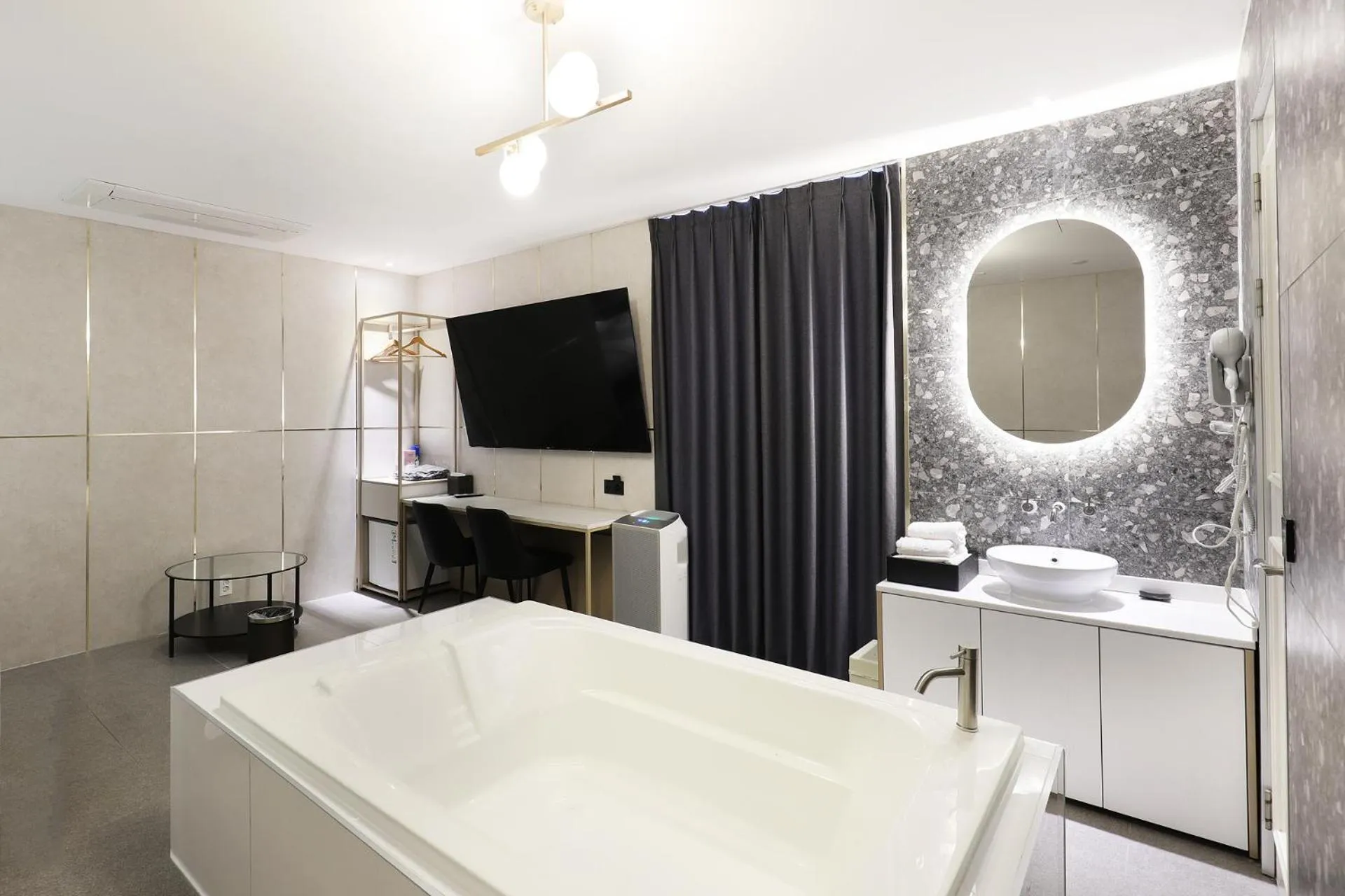 Bath in Hotel The Designers Jongro