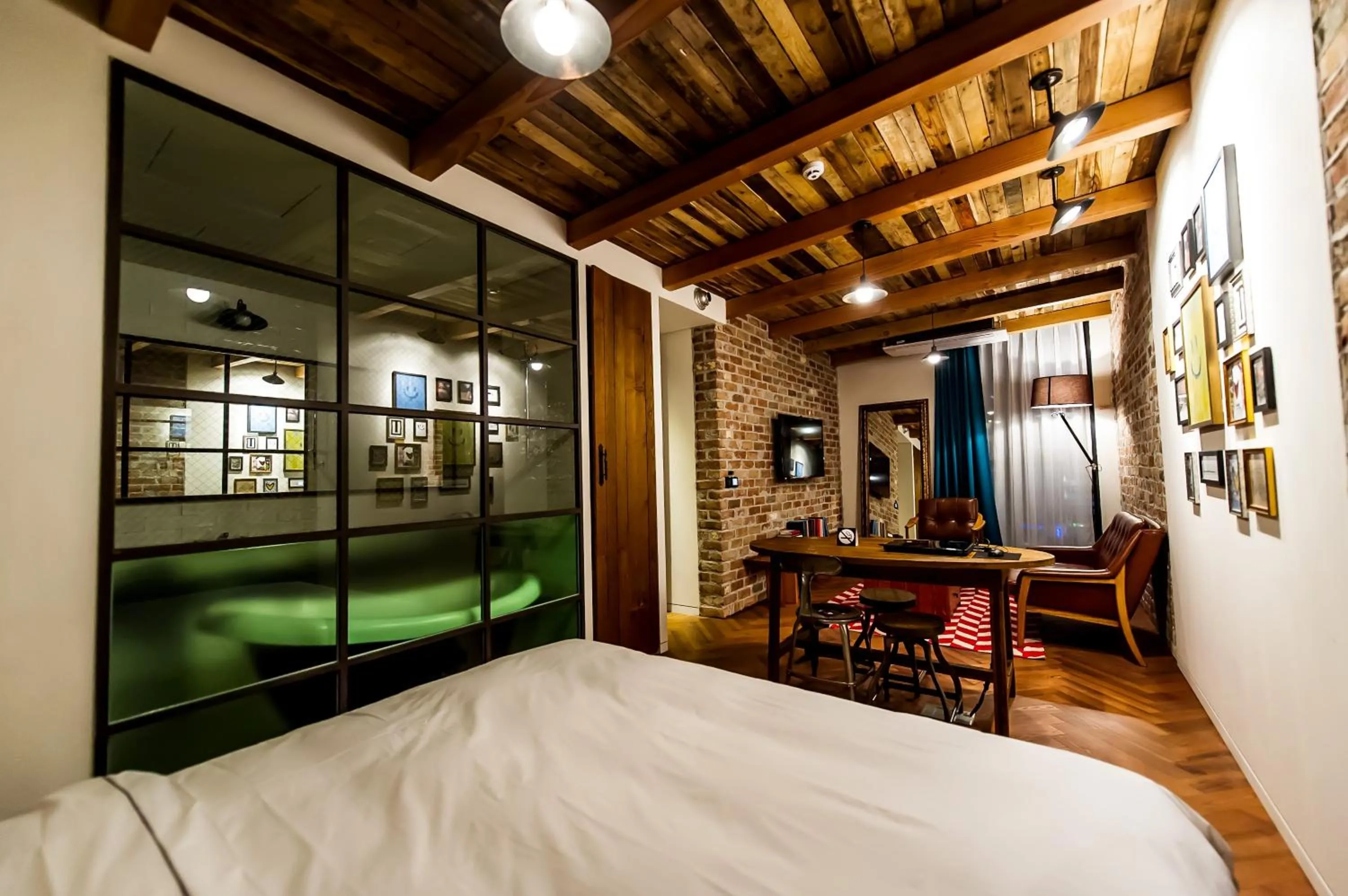 Photo of the whole room, Bed in Hotel The Designers Jongro