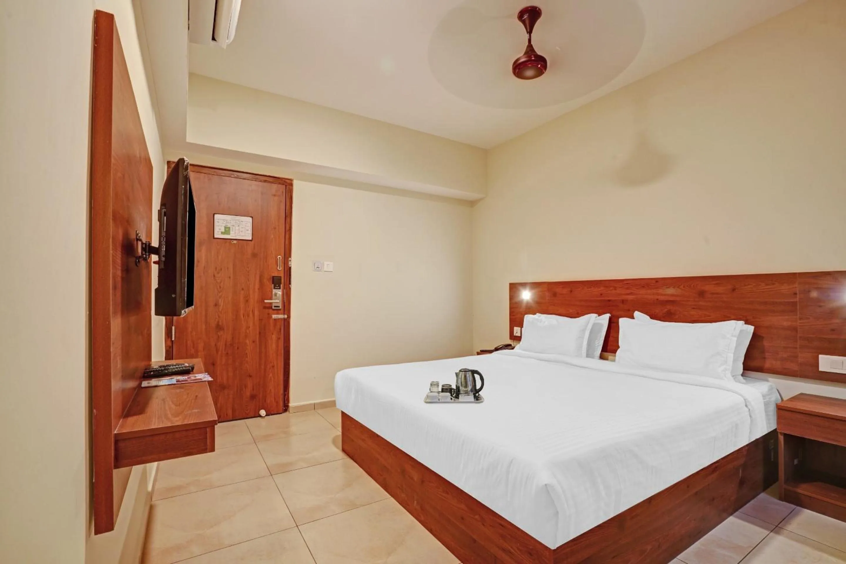 Bedroom, Bed in Super Townhouse Edasserys Sea Pearl