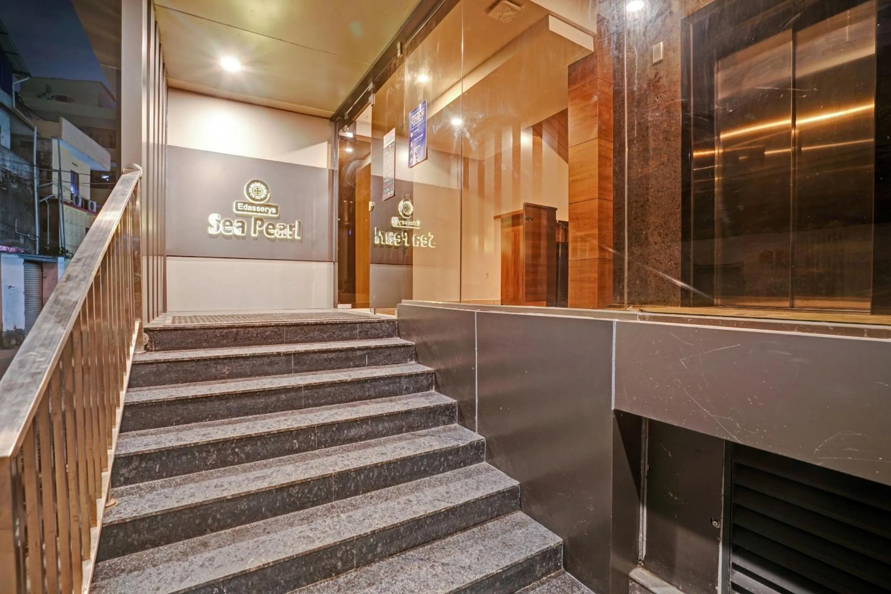 Facade/entrance in Super Townhouse Edasserys Sea Pearl