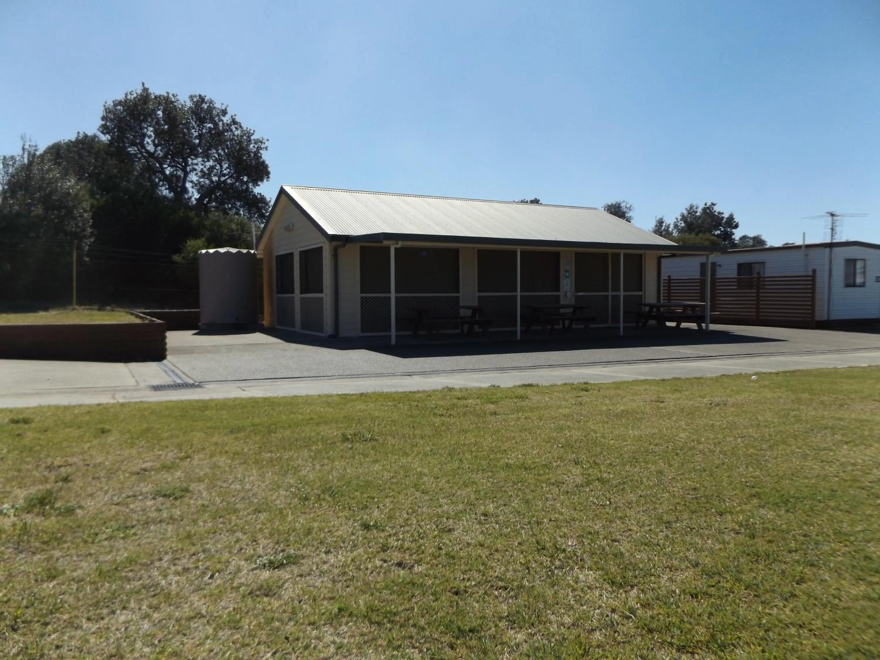 Property building in Birubi Beach Holiday Park