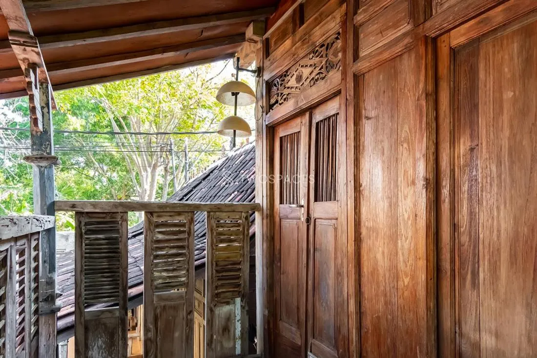 Kayu Beach Villa by TwoSpaces, Nusa Dua Beach