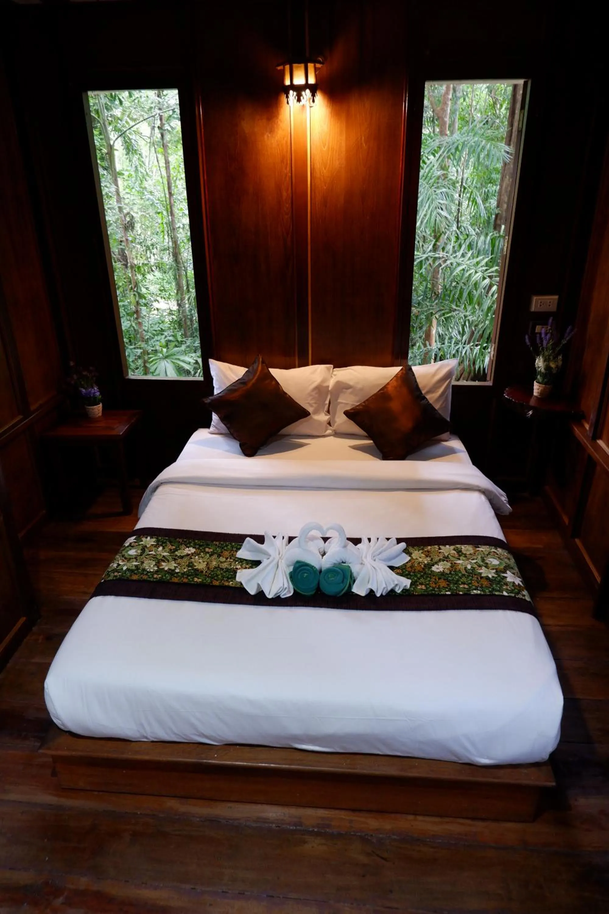 Bed in Khao Sok Nature Resort