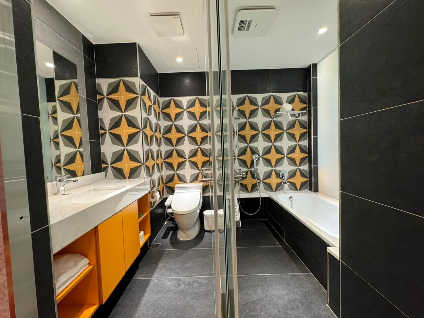 Shower in Bentley Hotel