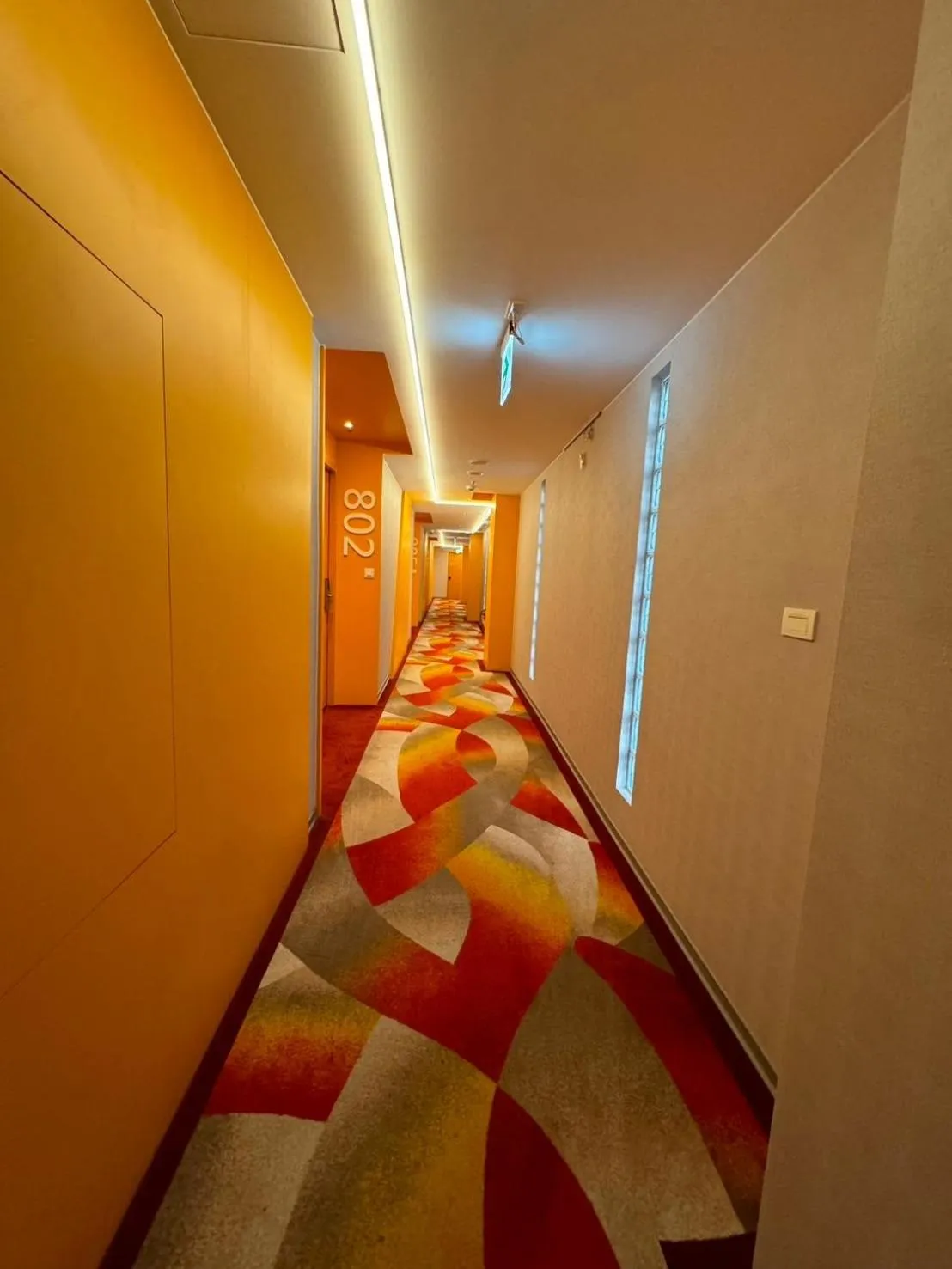 Property building, Bed in Bentley Hotel