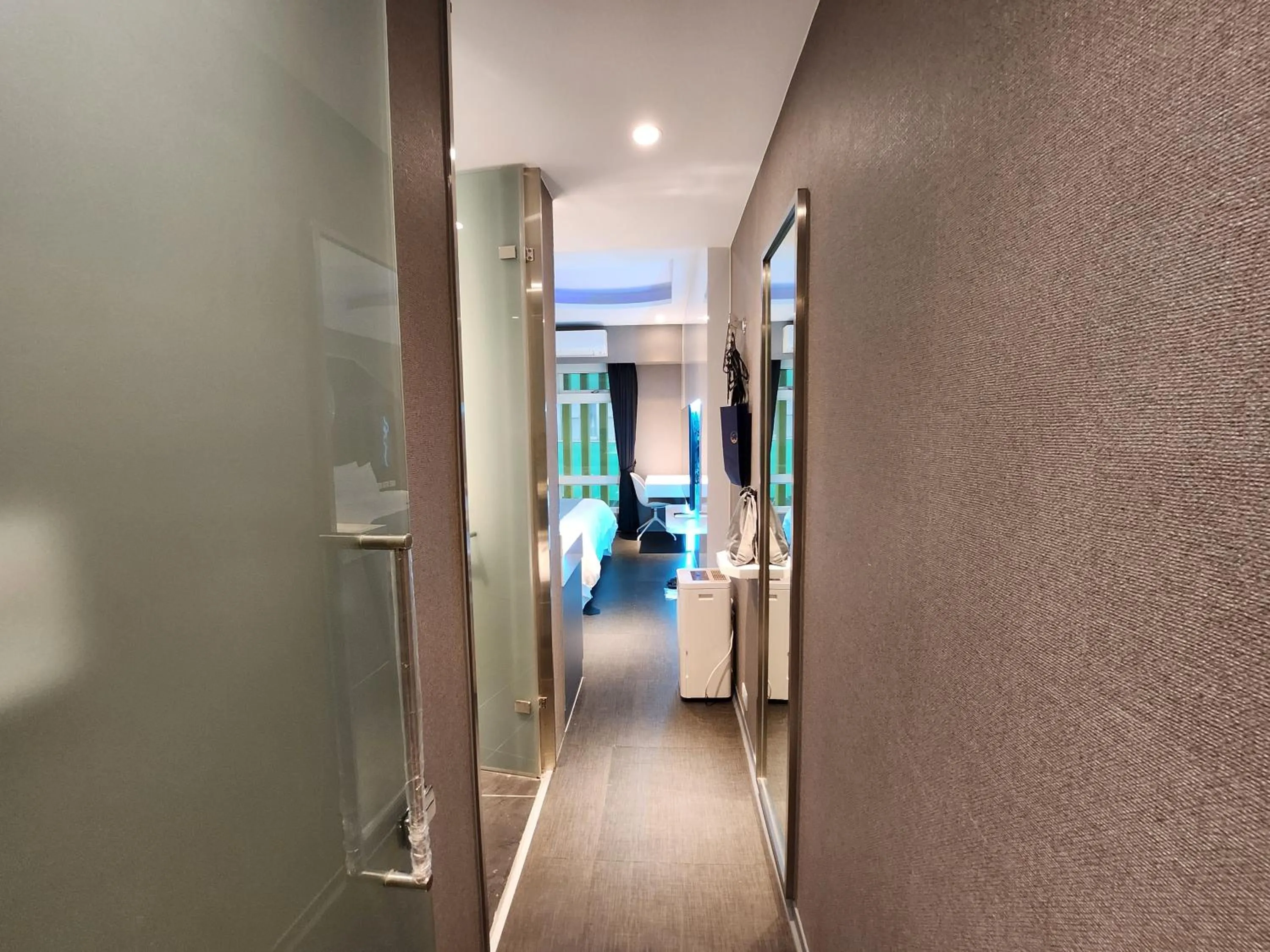 Photo of the whole room in Bentley Hotel