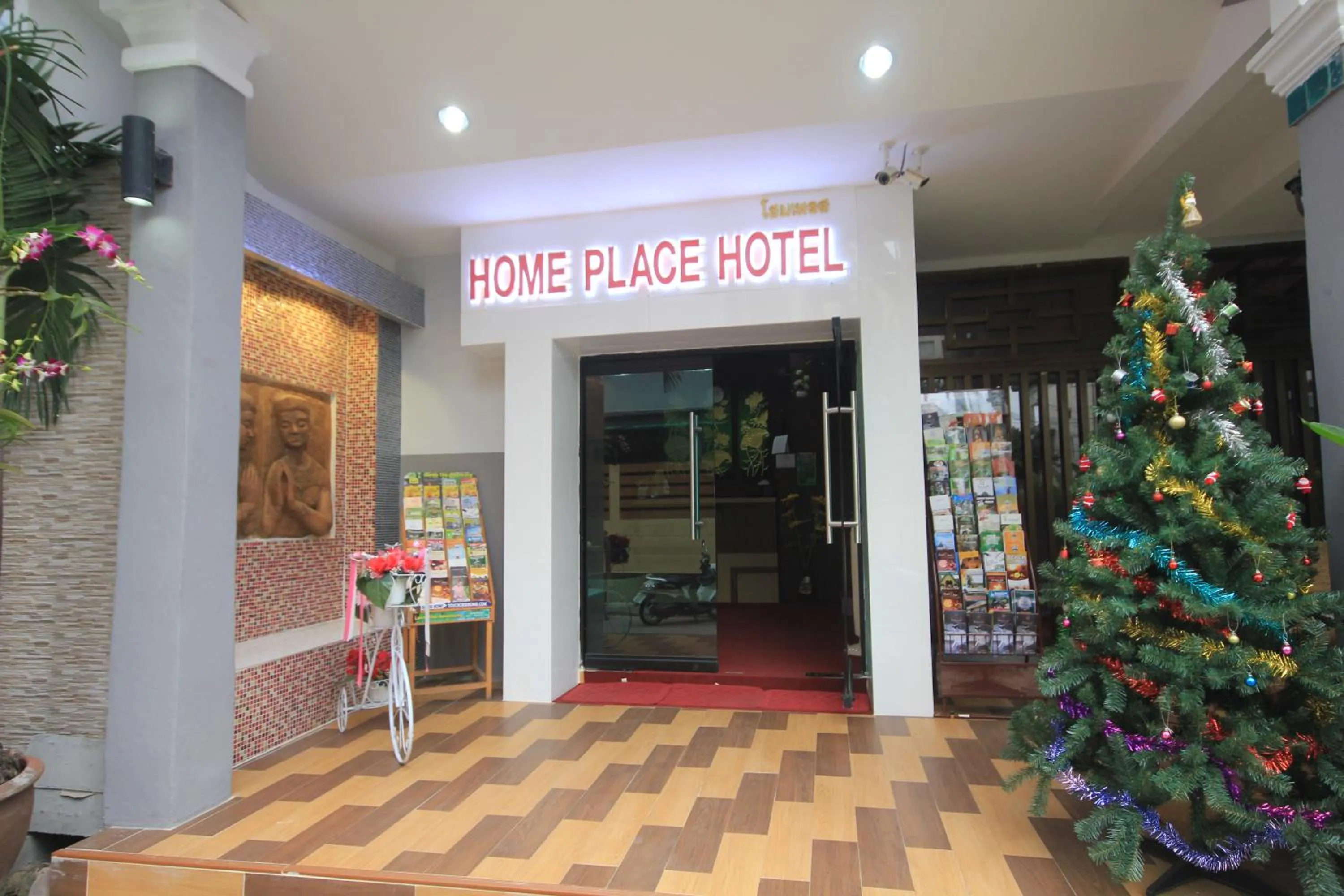 Facade/entrance in Home Place Hotel