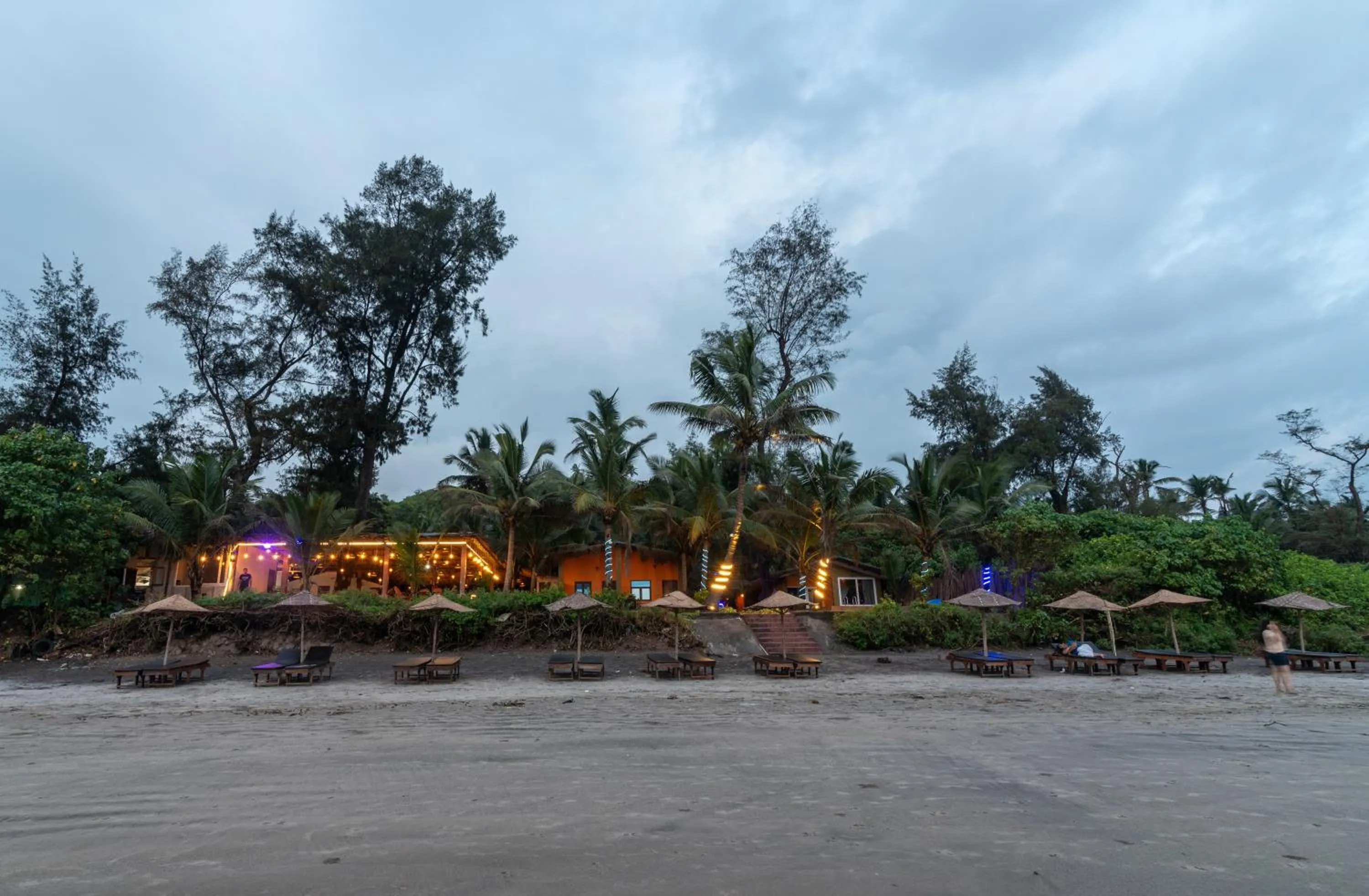 Restaurant/places to eat in Amadi Beach Front Resort