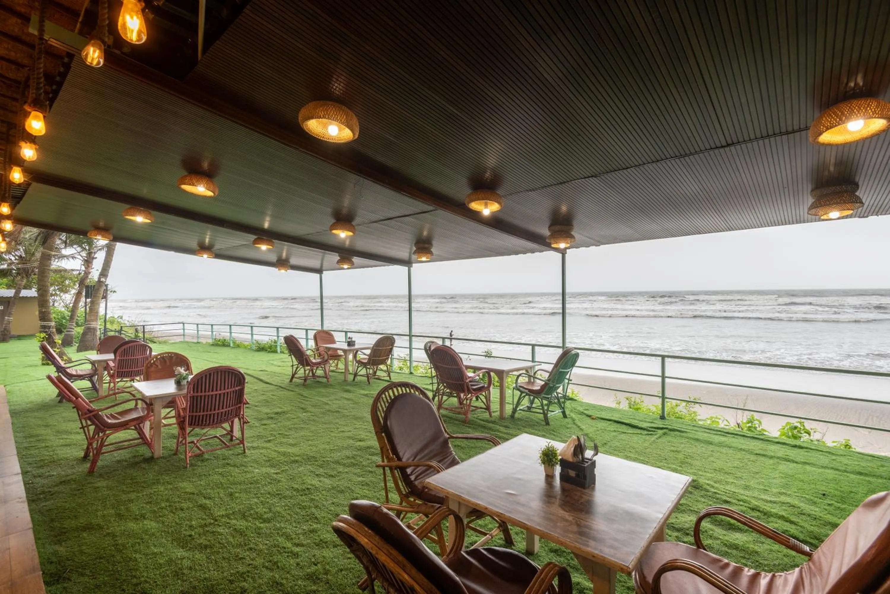 Restaurant/places to eat in Amadi Beach Front Resort