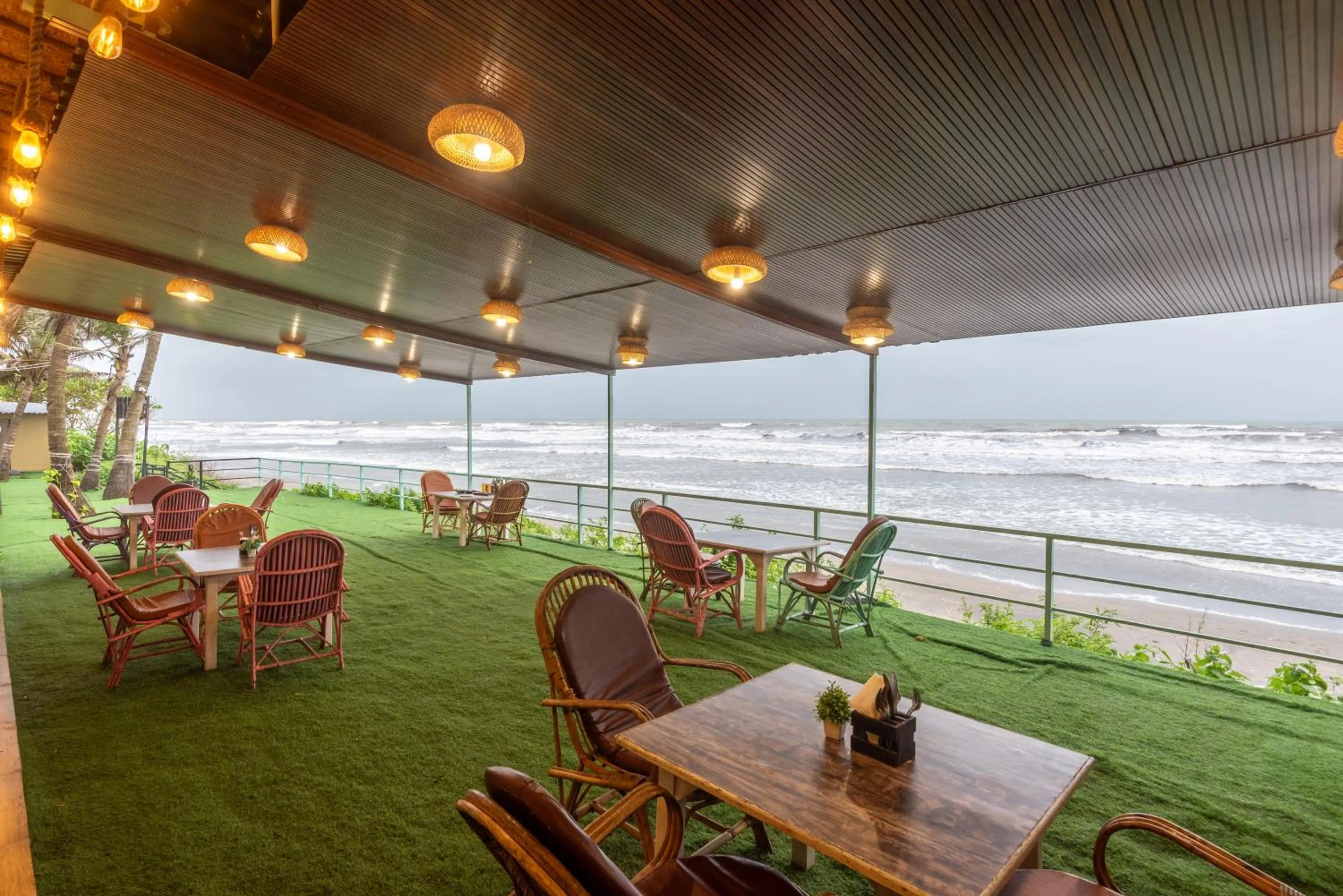 Restaurant/places to eat in Amadi Beach Front Resort