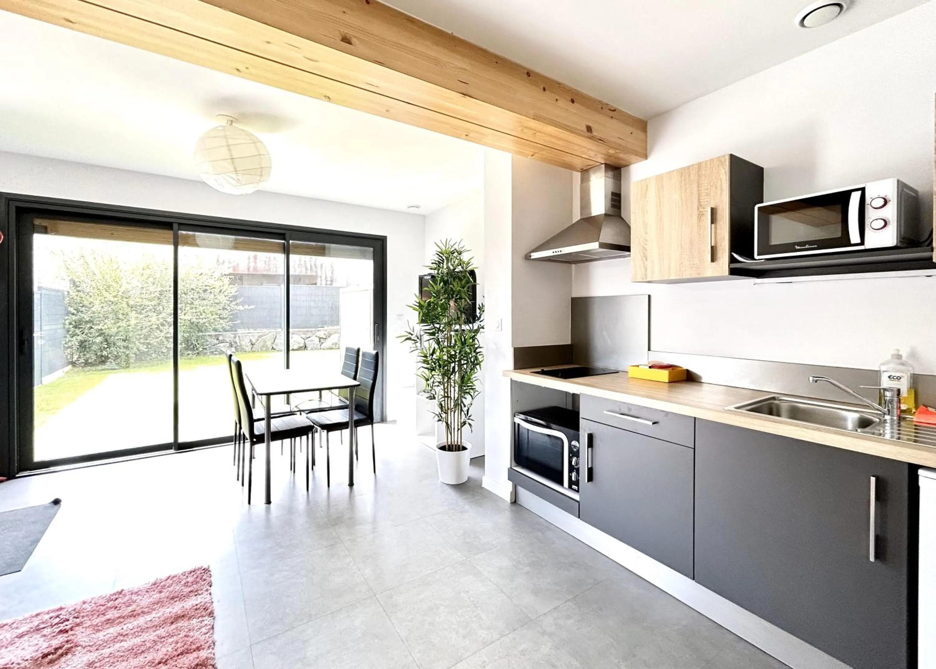 Kitchen or kitchenette in Du vignoble à l'Atlantique - Résidence Montifault gîtes du 2 au 3 pièces