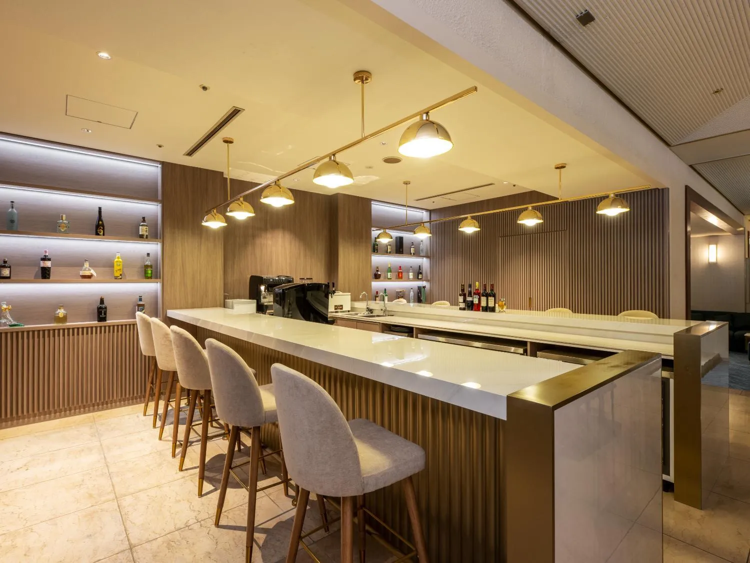 Lounge or bar in ANA Crowne Plaza Akita by IHG