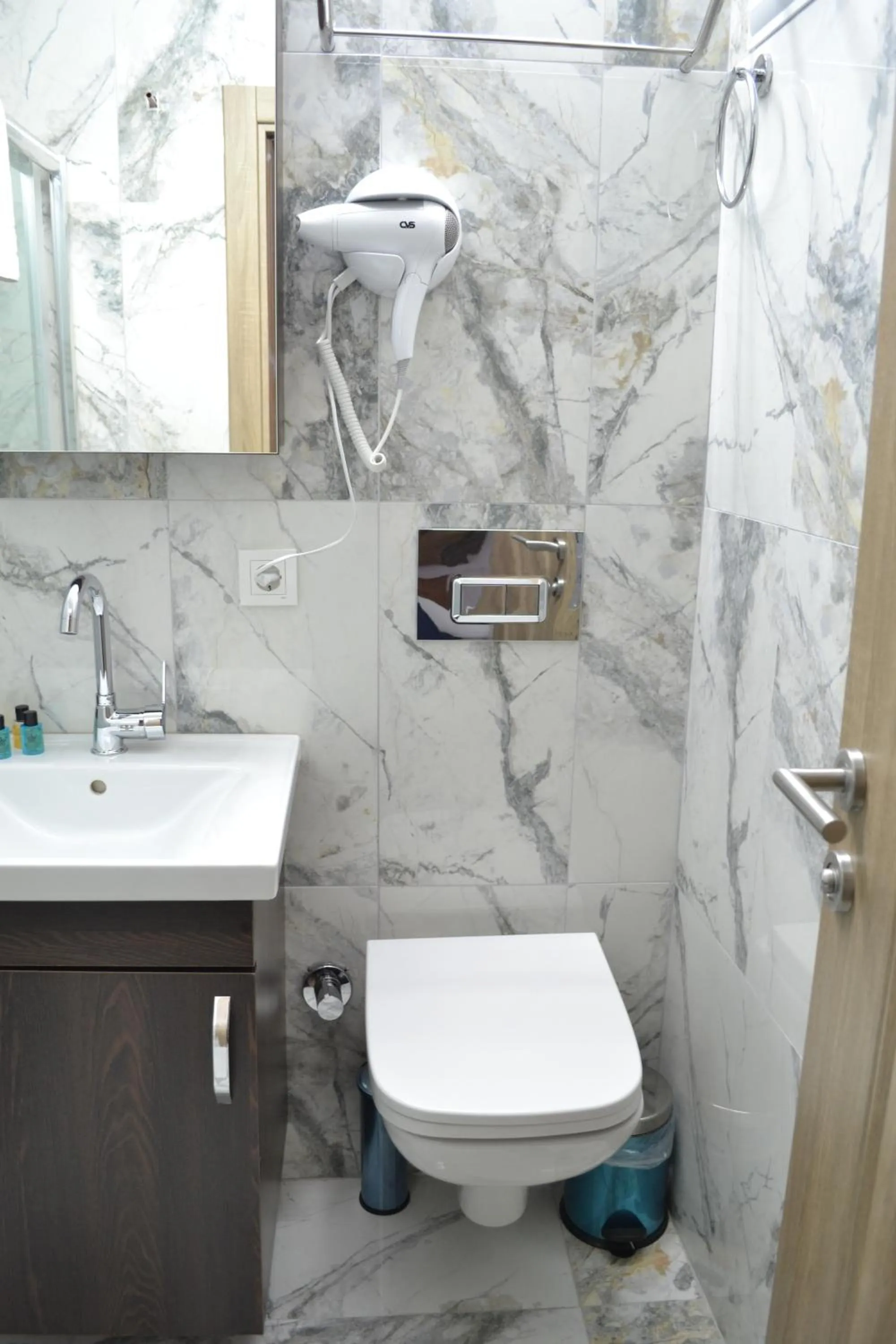 Toilet in HOTEL GLOBAL 2022