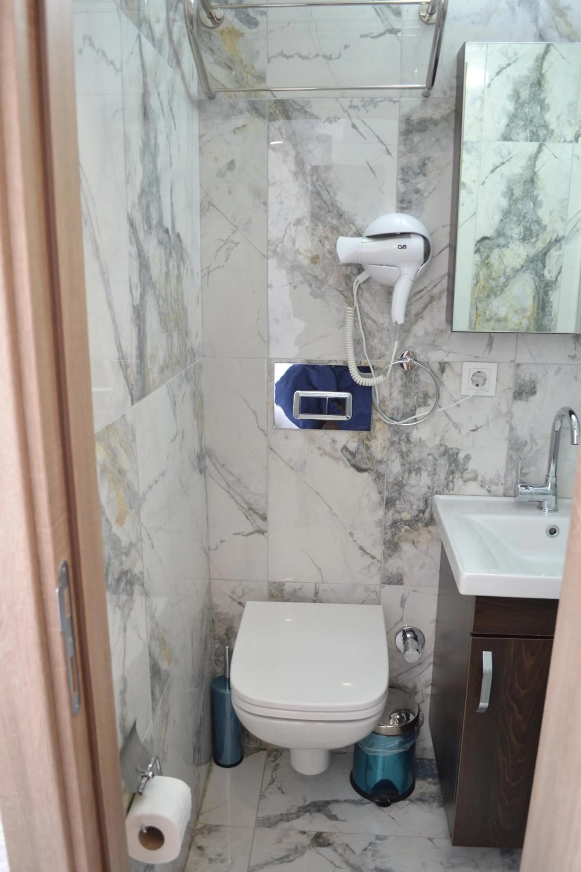 Shower in HOTEL GLOBAL 2022