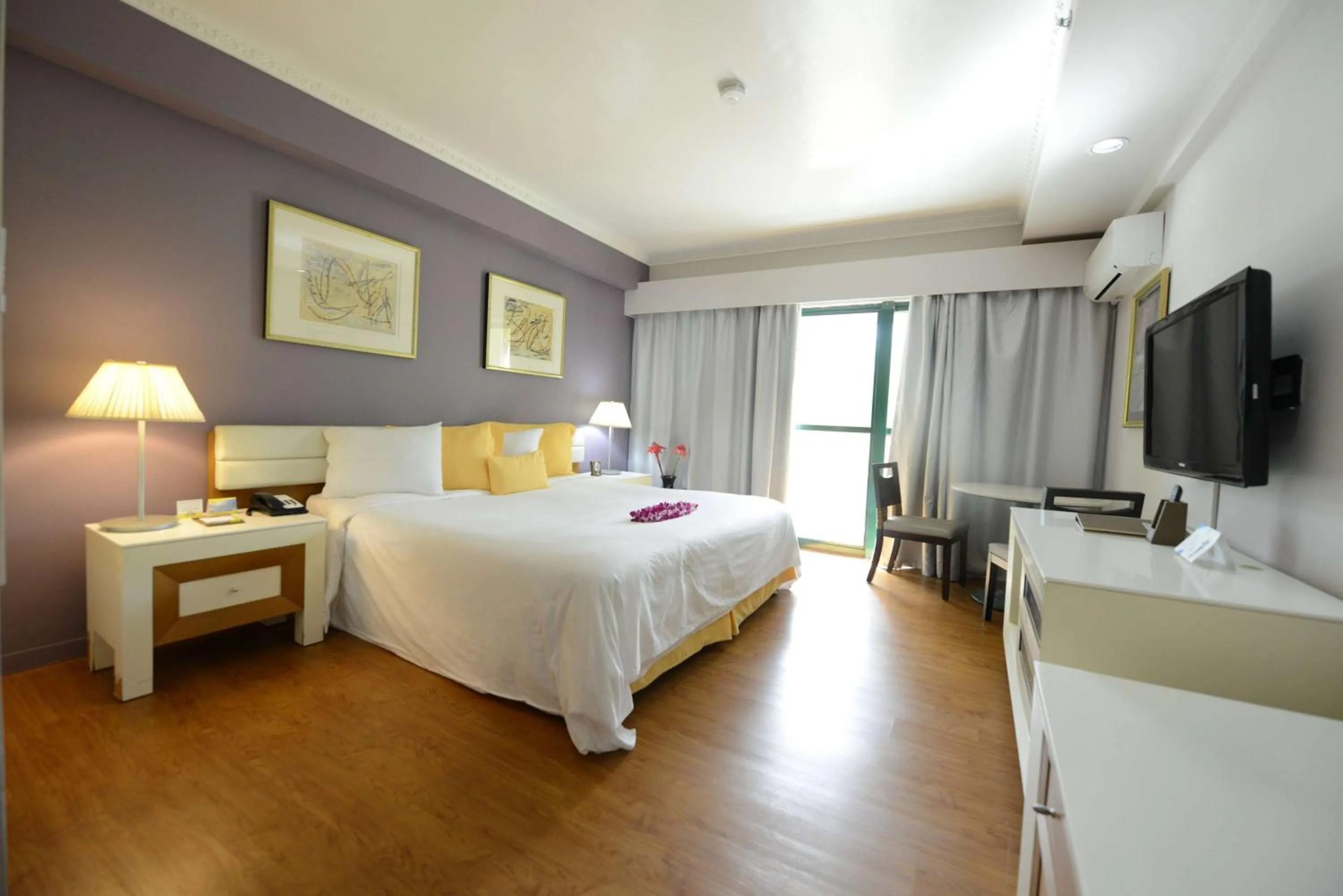 Photo of the whole room, Bed in Days Inn Guam - Tamuning