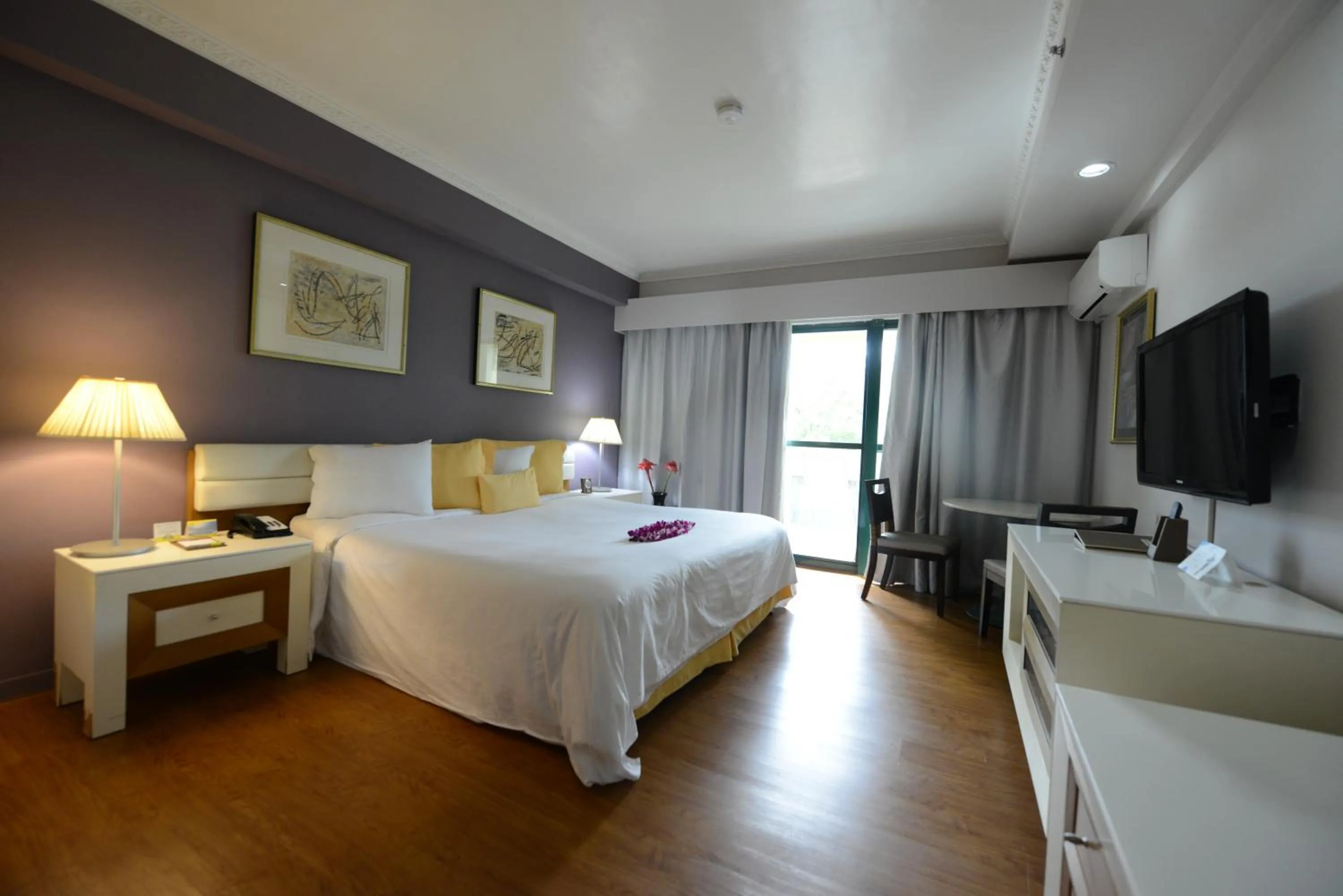 Photo of the whole room, Bed in Days Inn Guam - Tamuning