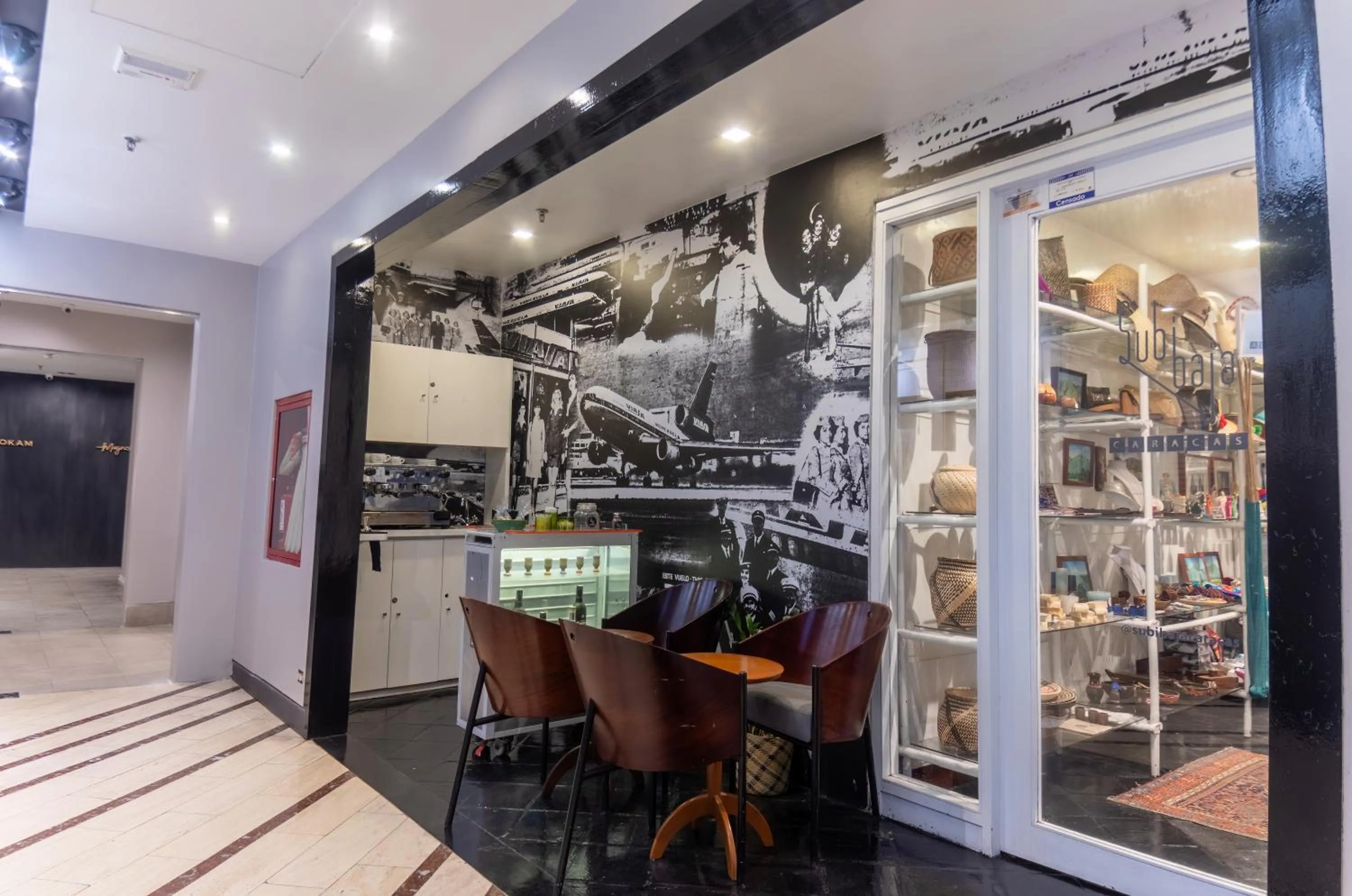 On-site shops in HOTEL ALTAMIRA SUITES