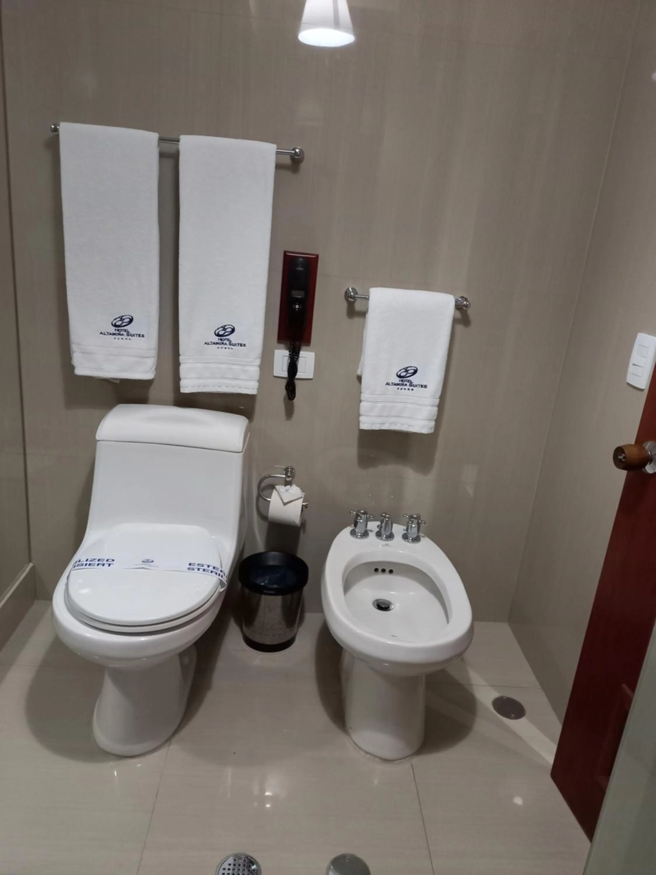 Bathroom in HOTEL ALTAMIRA SUITES