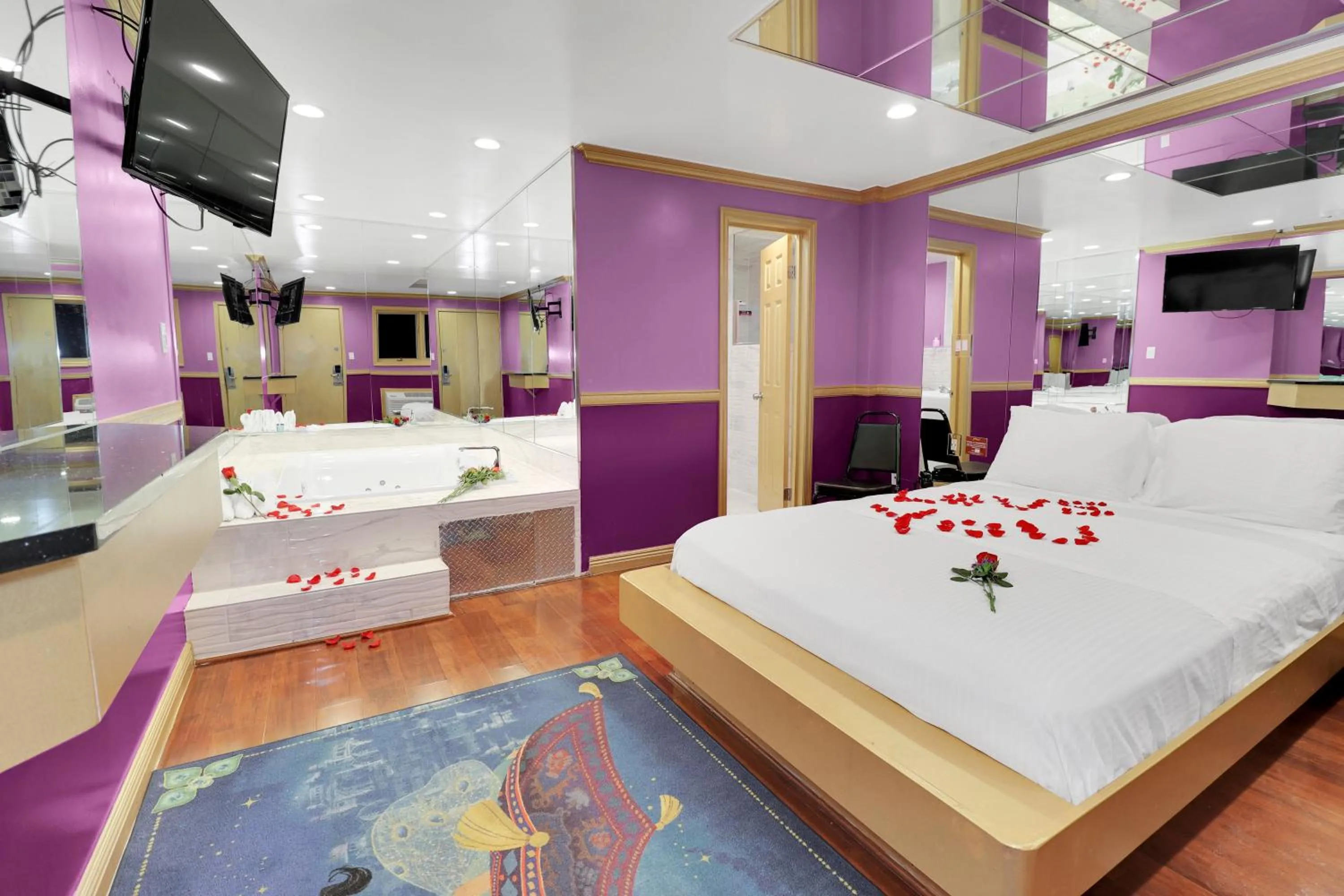 Bedroom, Bed in Hollywood Motel