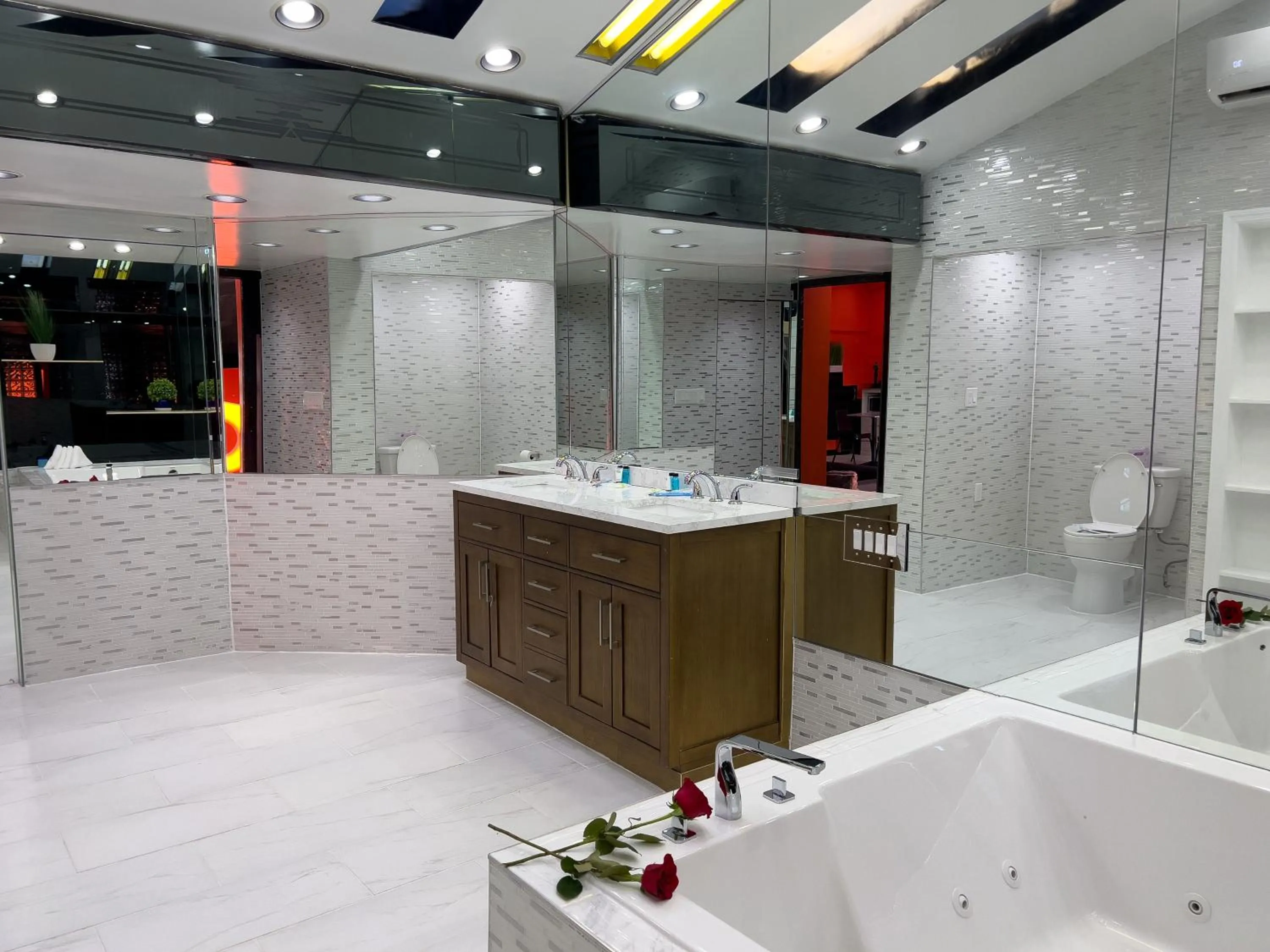 Bathroom in Hollywood Motel