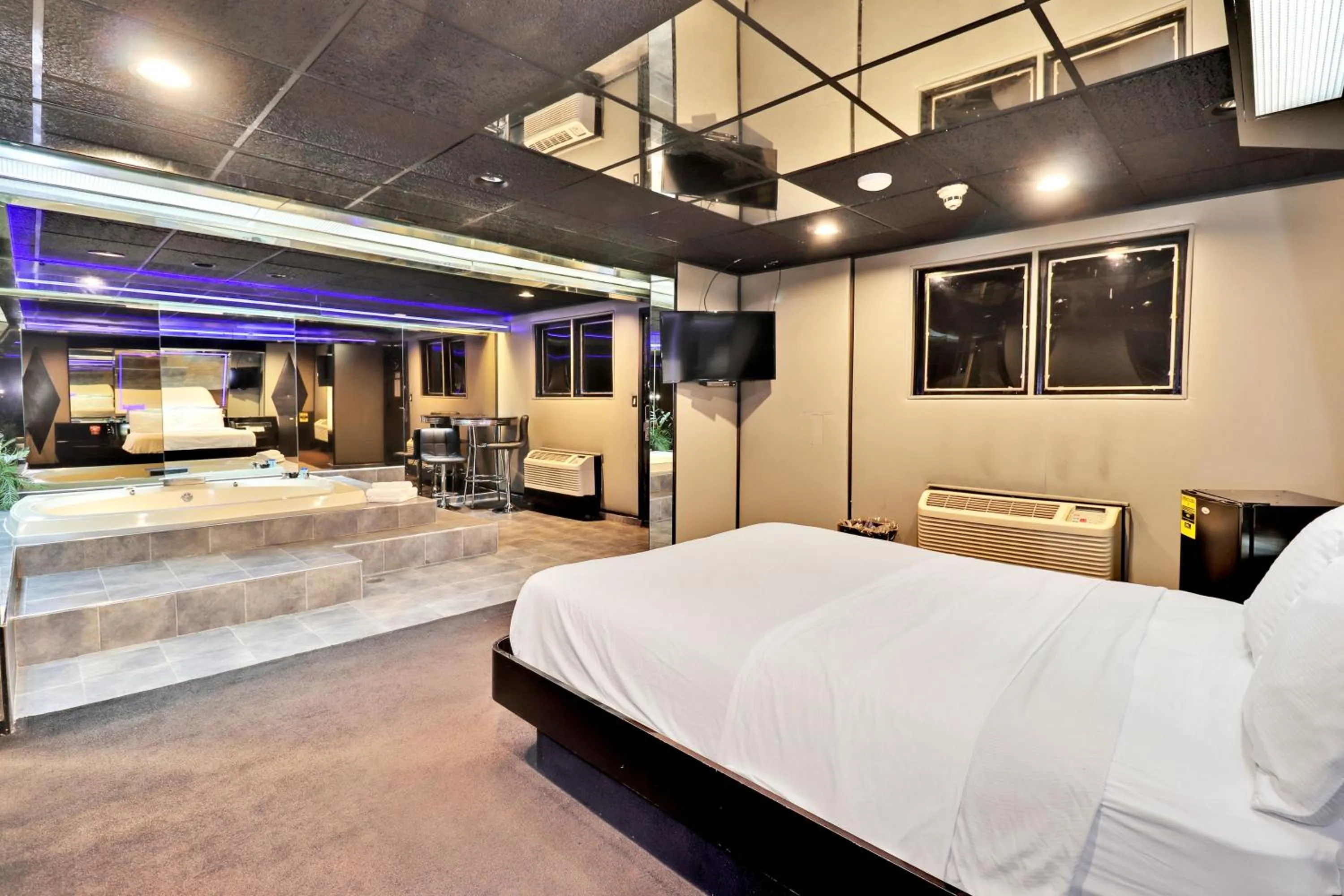 Bedroom, Bed in Hollywood Motel