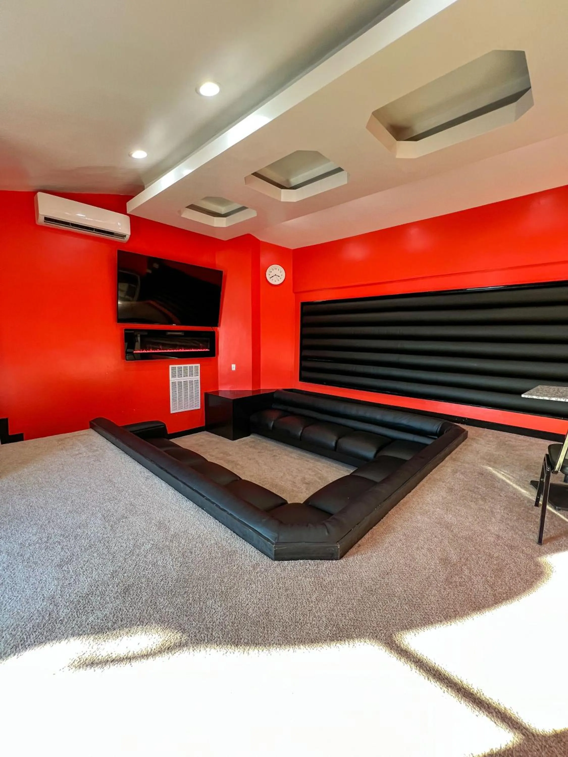 Living room in Hollywood Motel