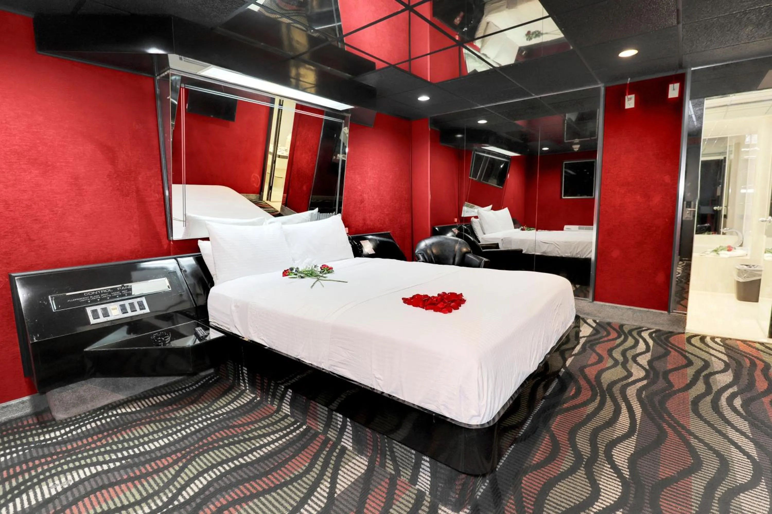 Bedroom, Bed in Hollywood Motel