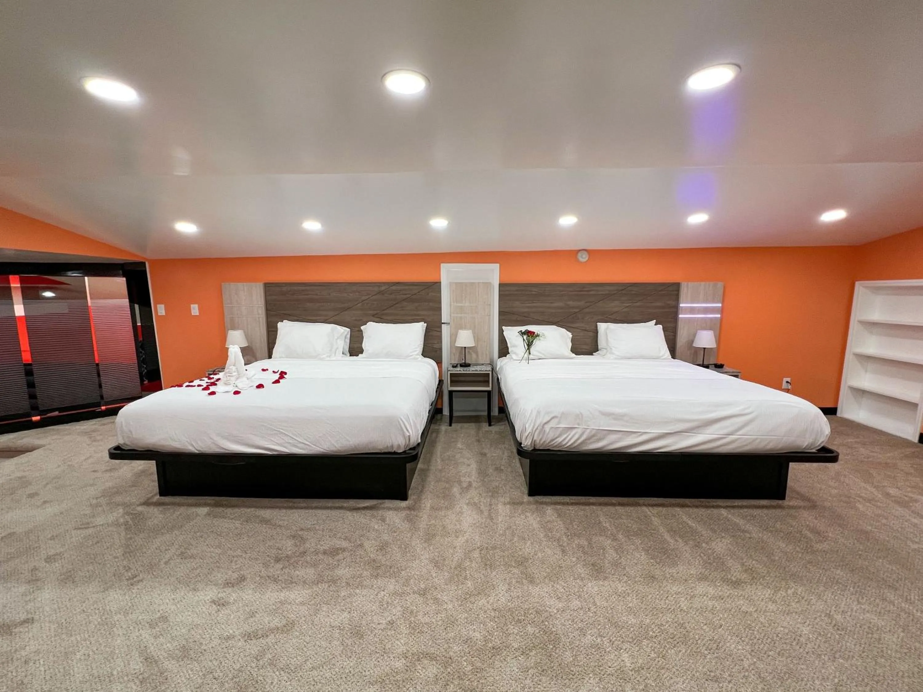 Bedroom, Bed in Hollywood Motel