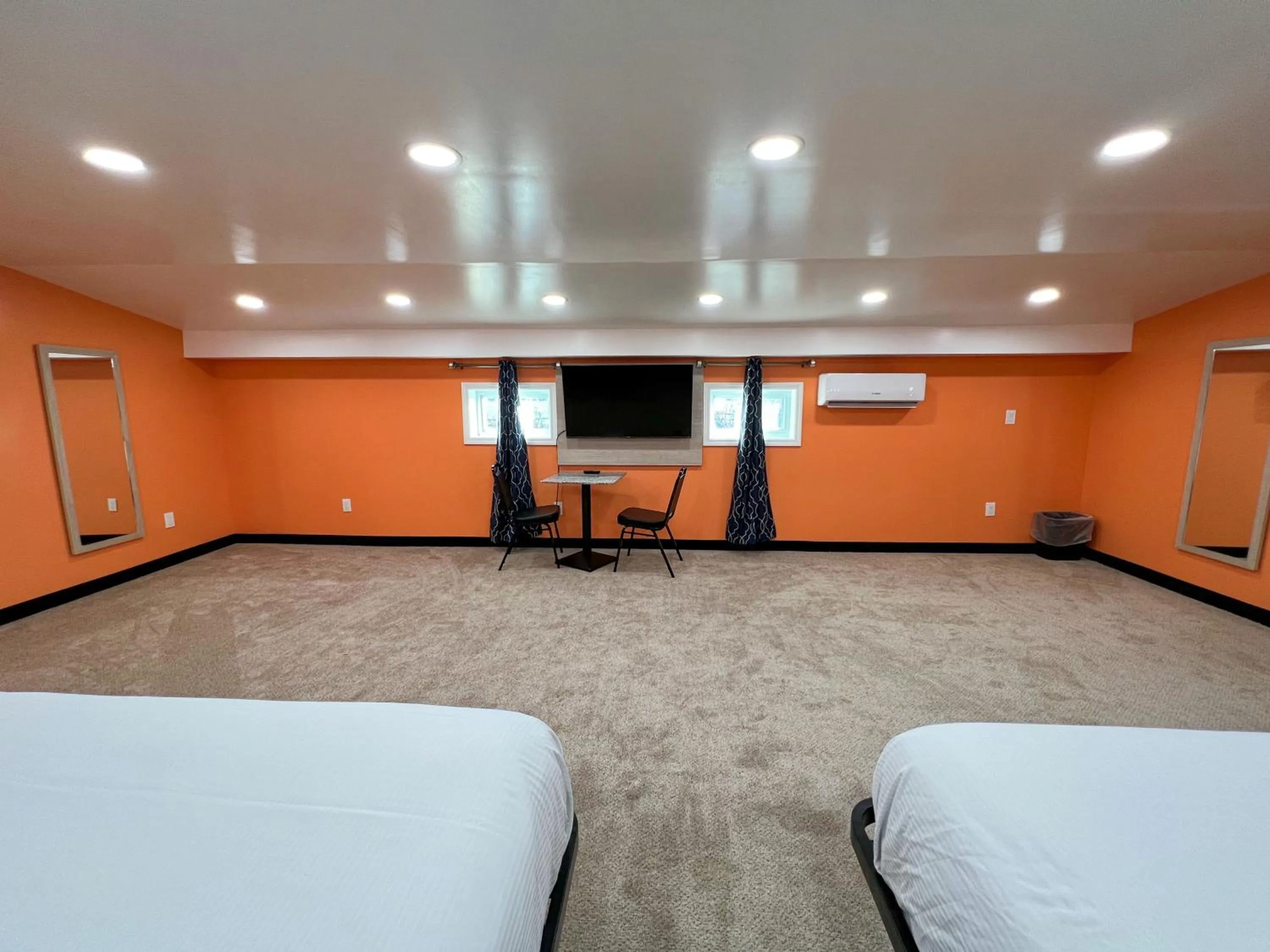 Bedroom, Bed in Hollywood Motel