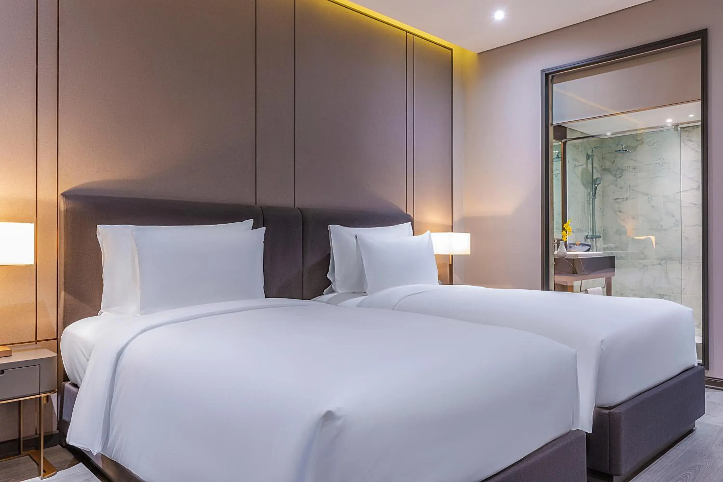 Deluxe Twin Room with Sea View in Le Sands Oceanfront Danang Hotel Deluxe Twin Room with Sea View in Le Sands Oceanfront Danang Hotel