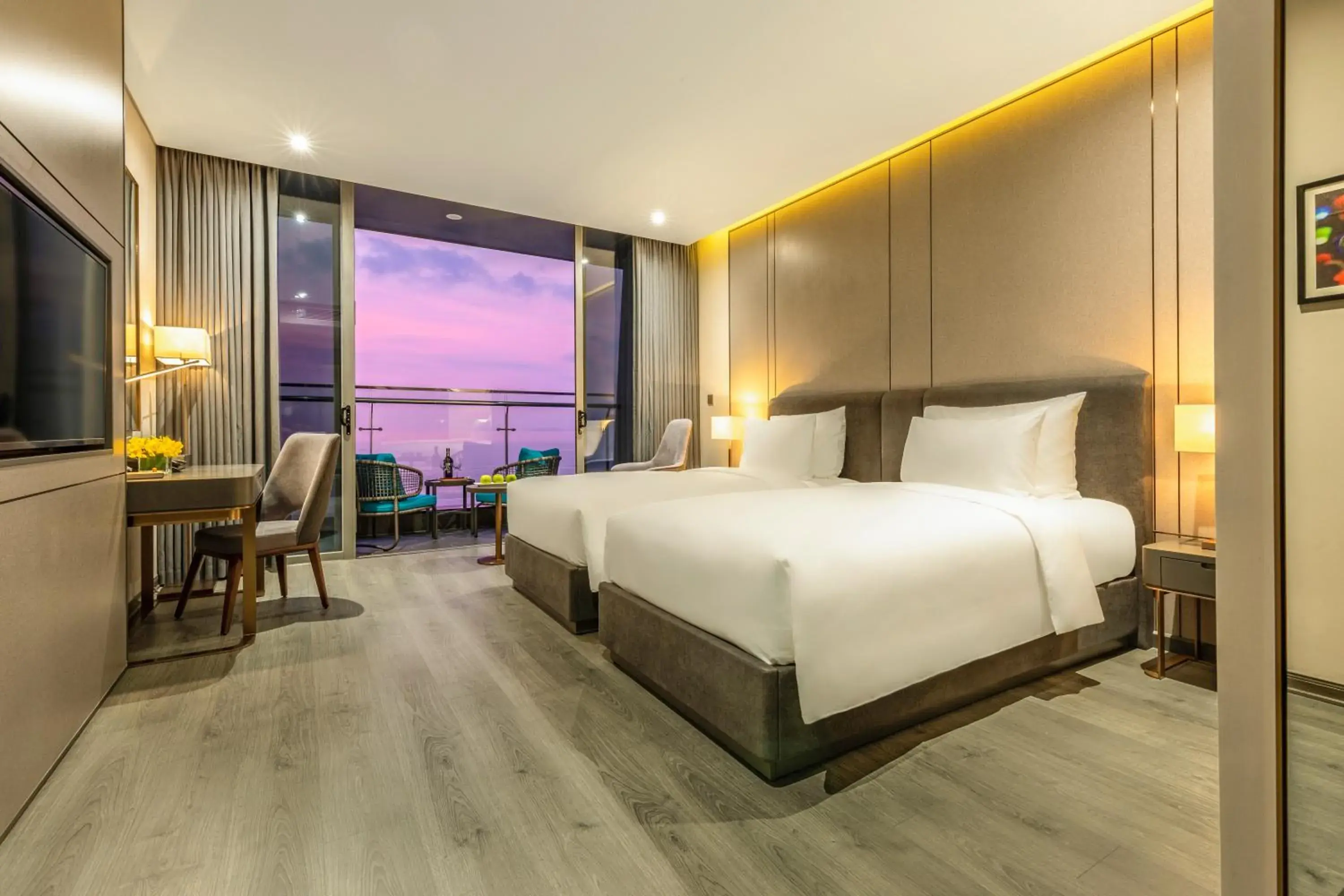 Premier Twin Room with Balcony and Sea View in Le Sands Oceanfront Danang Hotel Premier Twin Room with Balcony and Sea View in Le Sands Oceanfront Danang Hotel