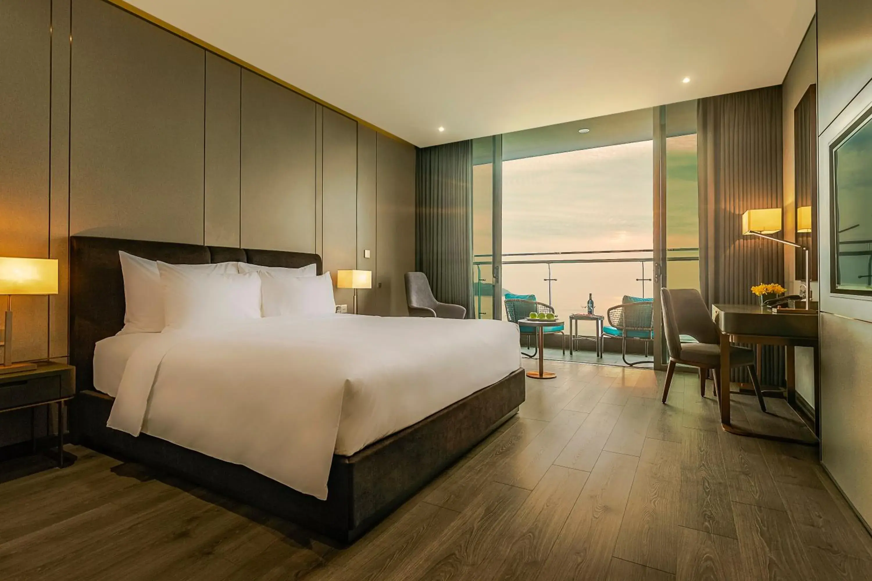 Premier King Room with Balcony and Sea View in Le Sands Oceanfront Danang Hotel Premier King Room with Balcony and Sea View in Le Sands Oceanfront Danang Hotel