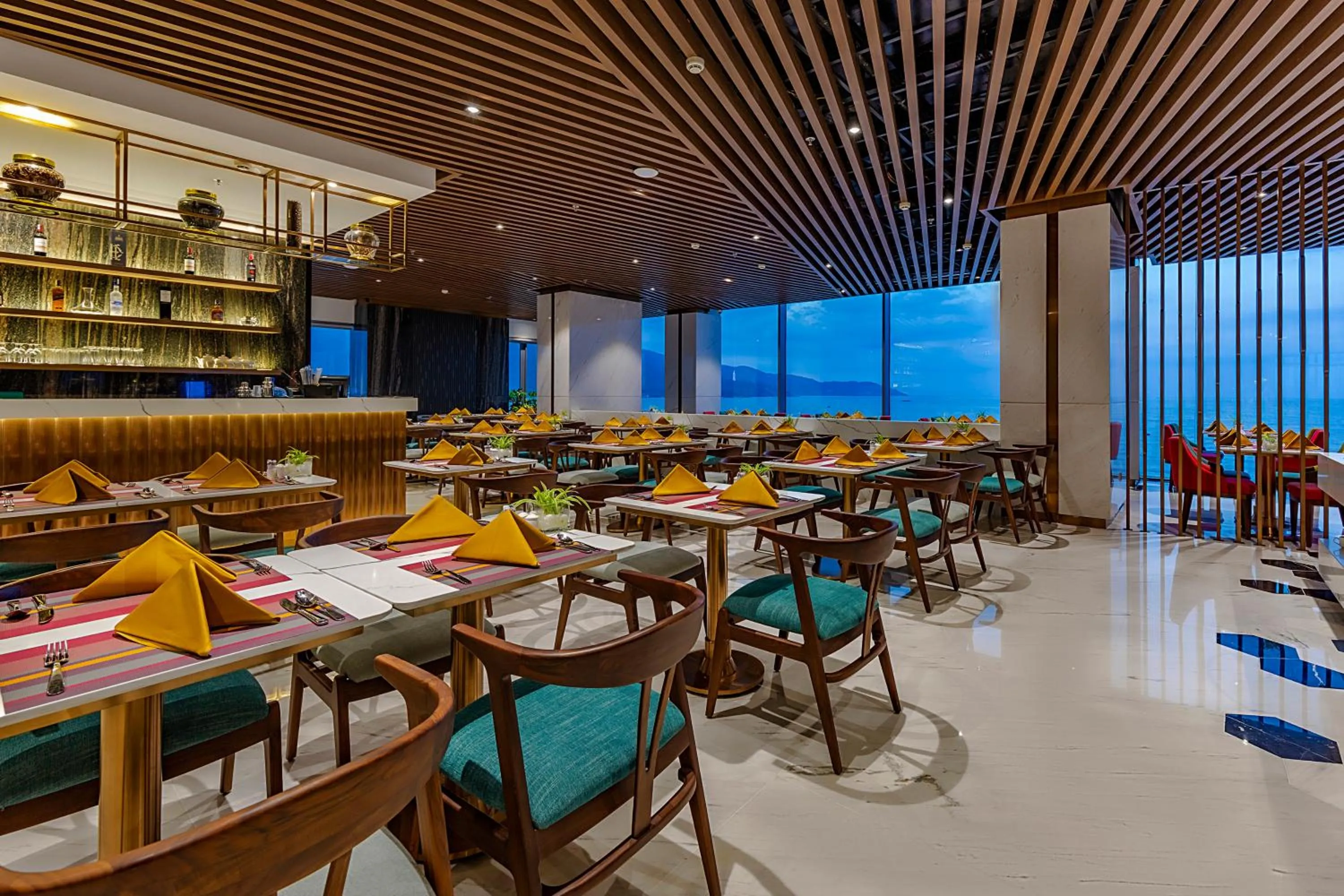 Restaurant/places to eat in Le Sands Oceanfront Danang Hotel