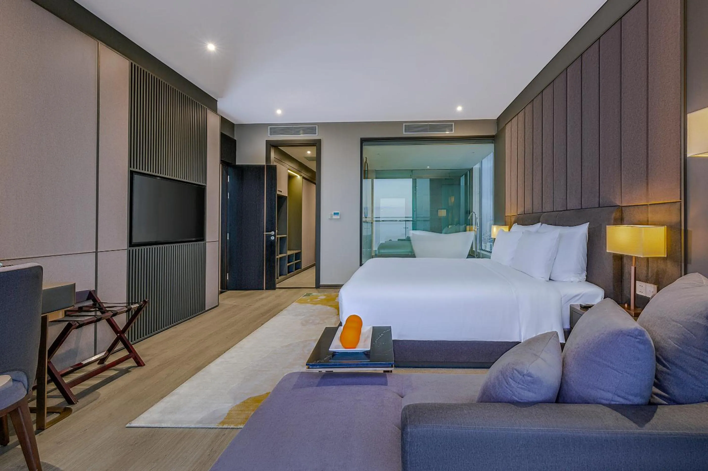 Bedroom, Bed in Le Sands Oceanfront Danang Hotel