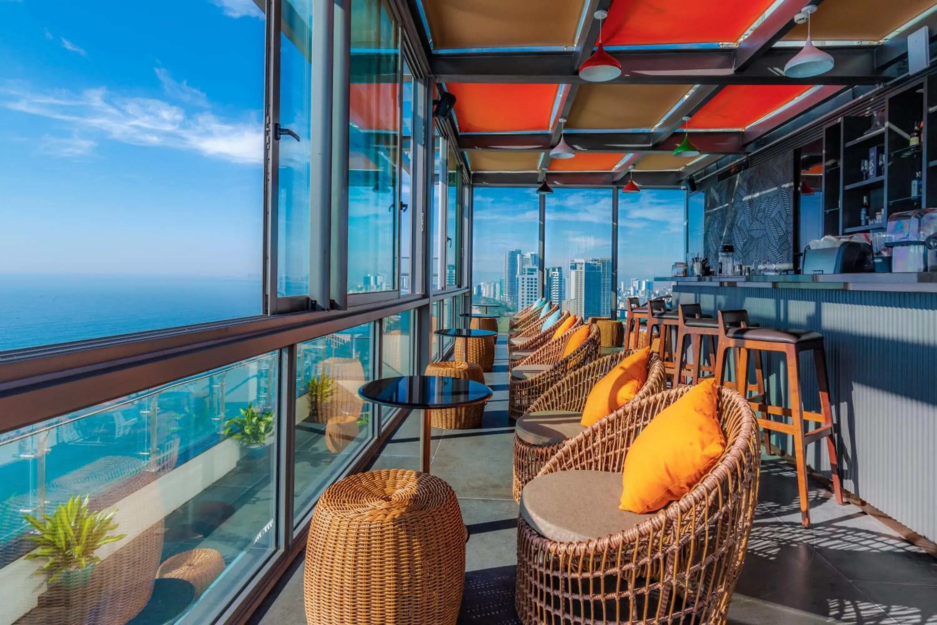 Deluxe Double Room with Sea View in Le Sands Oceanfront Danang Hotel Deluxe Double Room with Sea View in Le Sands Oceanfront Danang Hotel