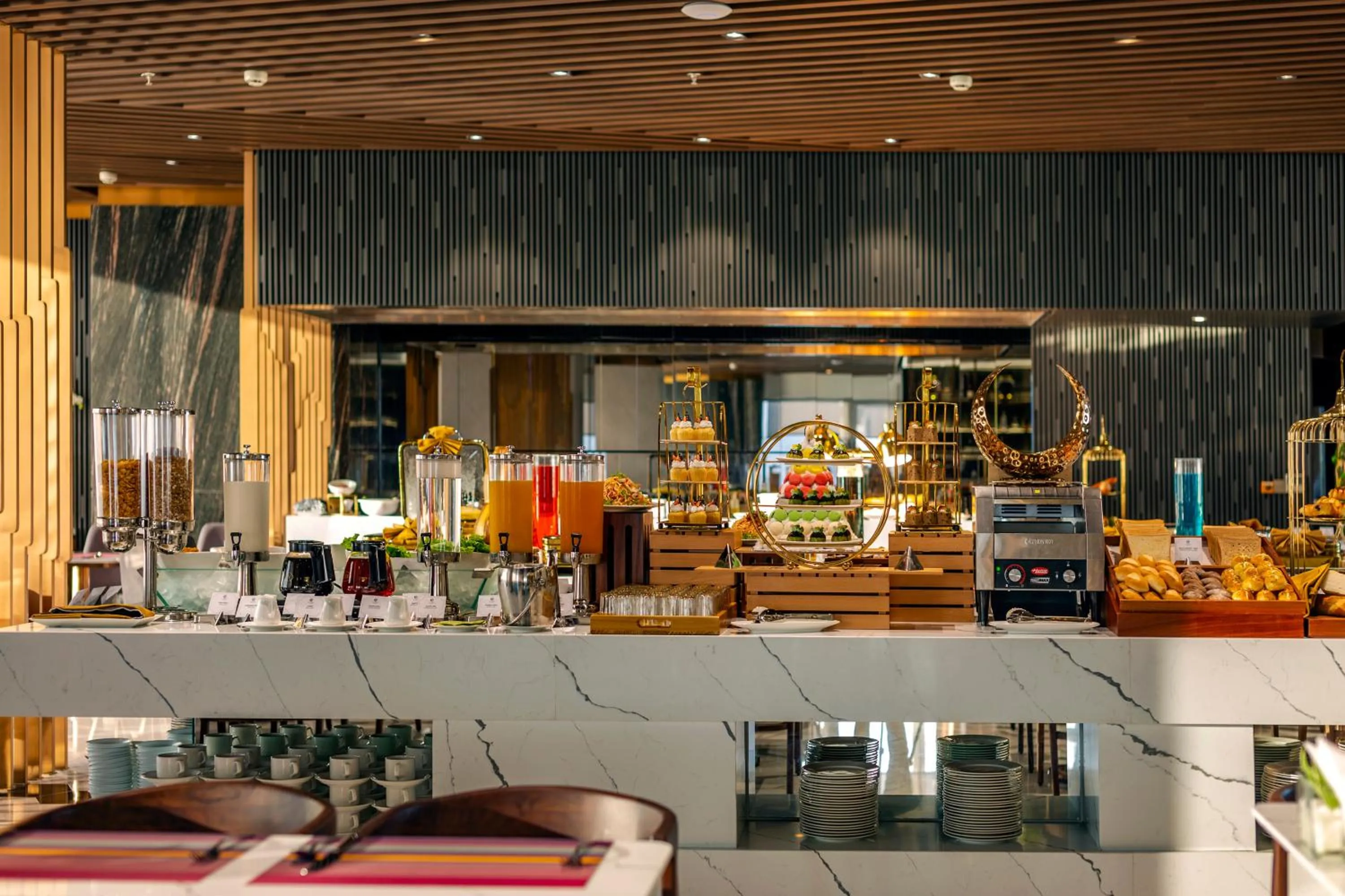 Restaurant/places to eat in Le Sands Oceanfront Danang Hotel